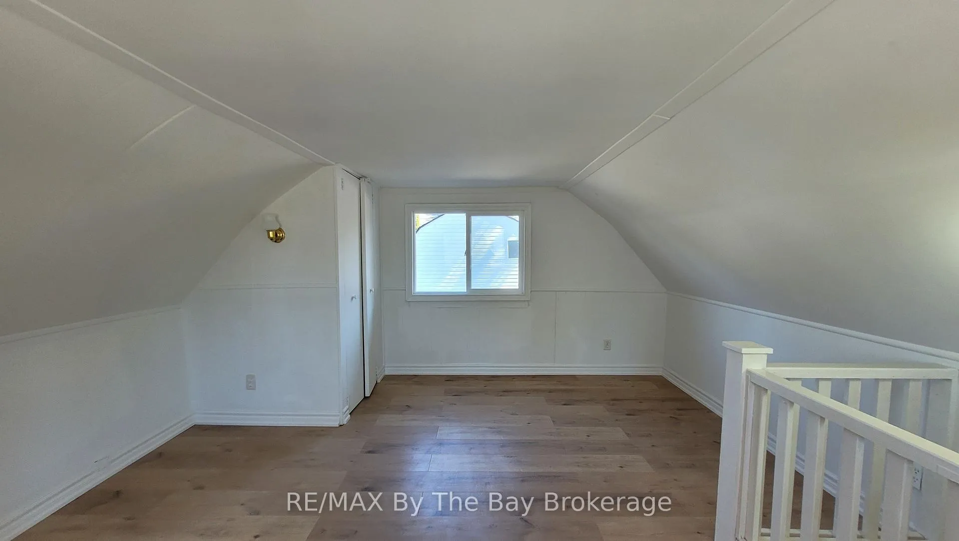 Photo 18 of 19 Glen Street, Wasaga Beach — HOMEH