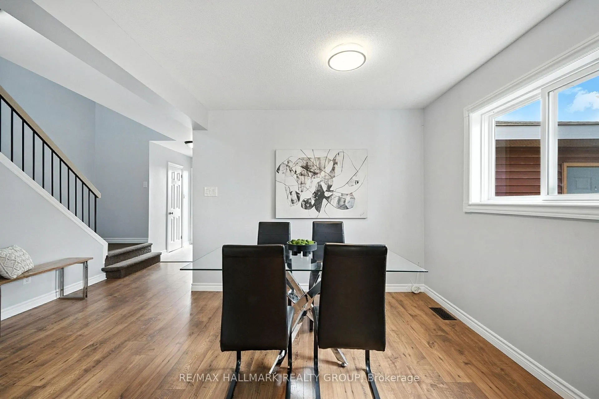 Photo 5 of 55 Fair Oaks Crescent, Ottawa, Craig Henry/Woodvale — HOMEH