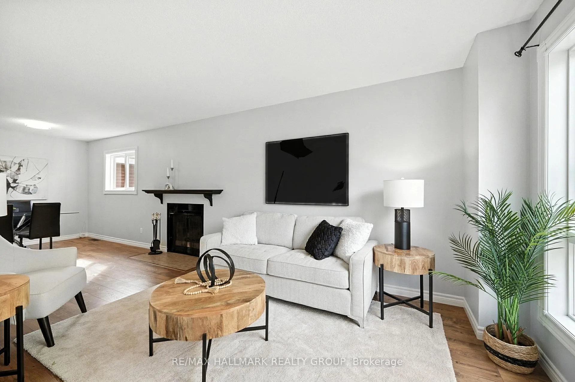 Photo 8 of 55 Fair Oaks Crescent, Ottawa, Craig Henry/Woodvale — HOMEH
