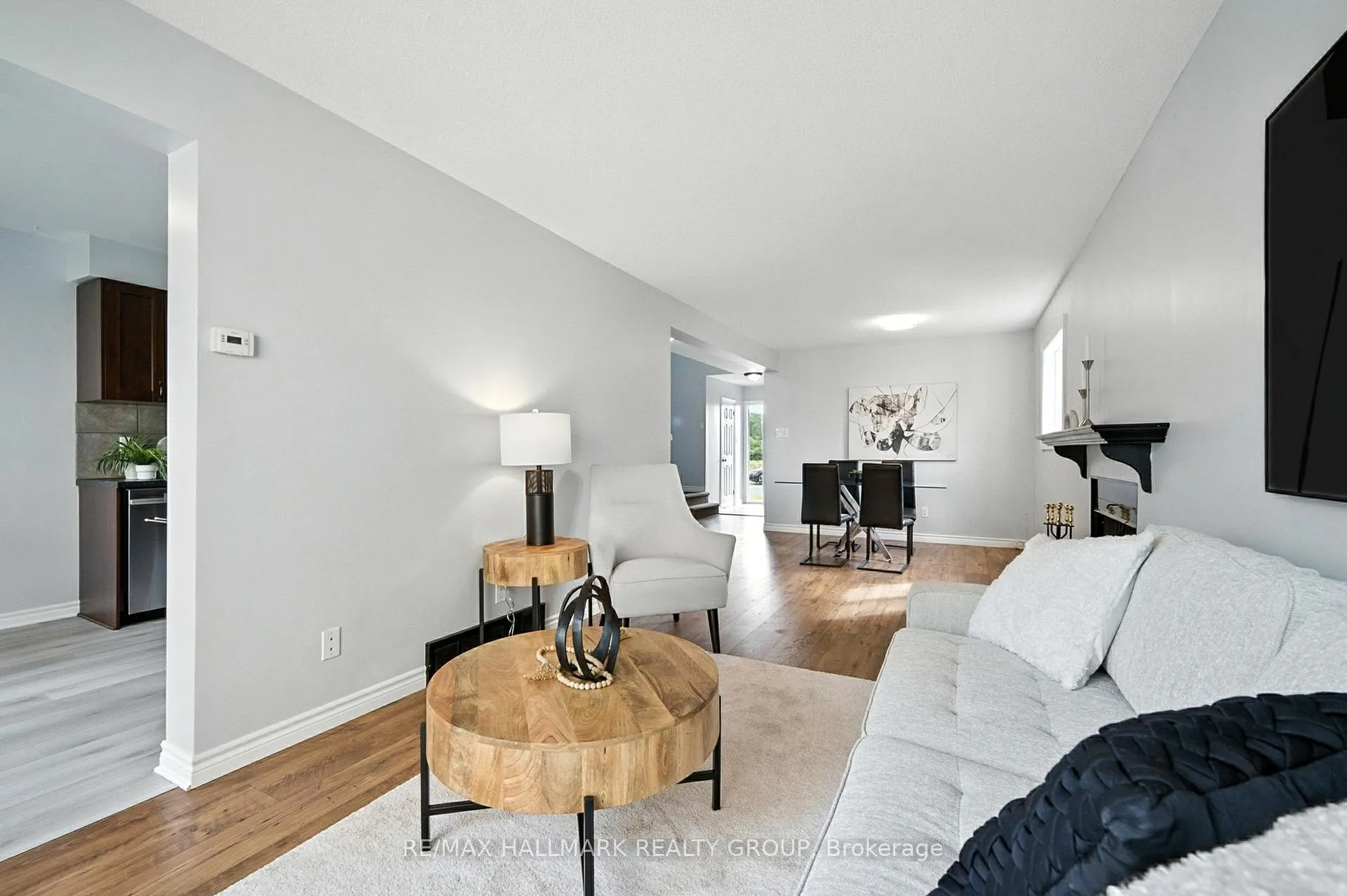 Photo 9 of 55 Fair Oaks Crescent, Ottawa, Craig Henry/Woodvale — HOMEH