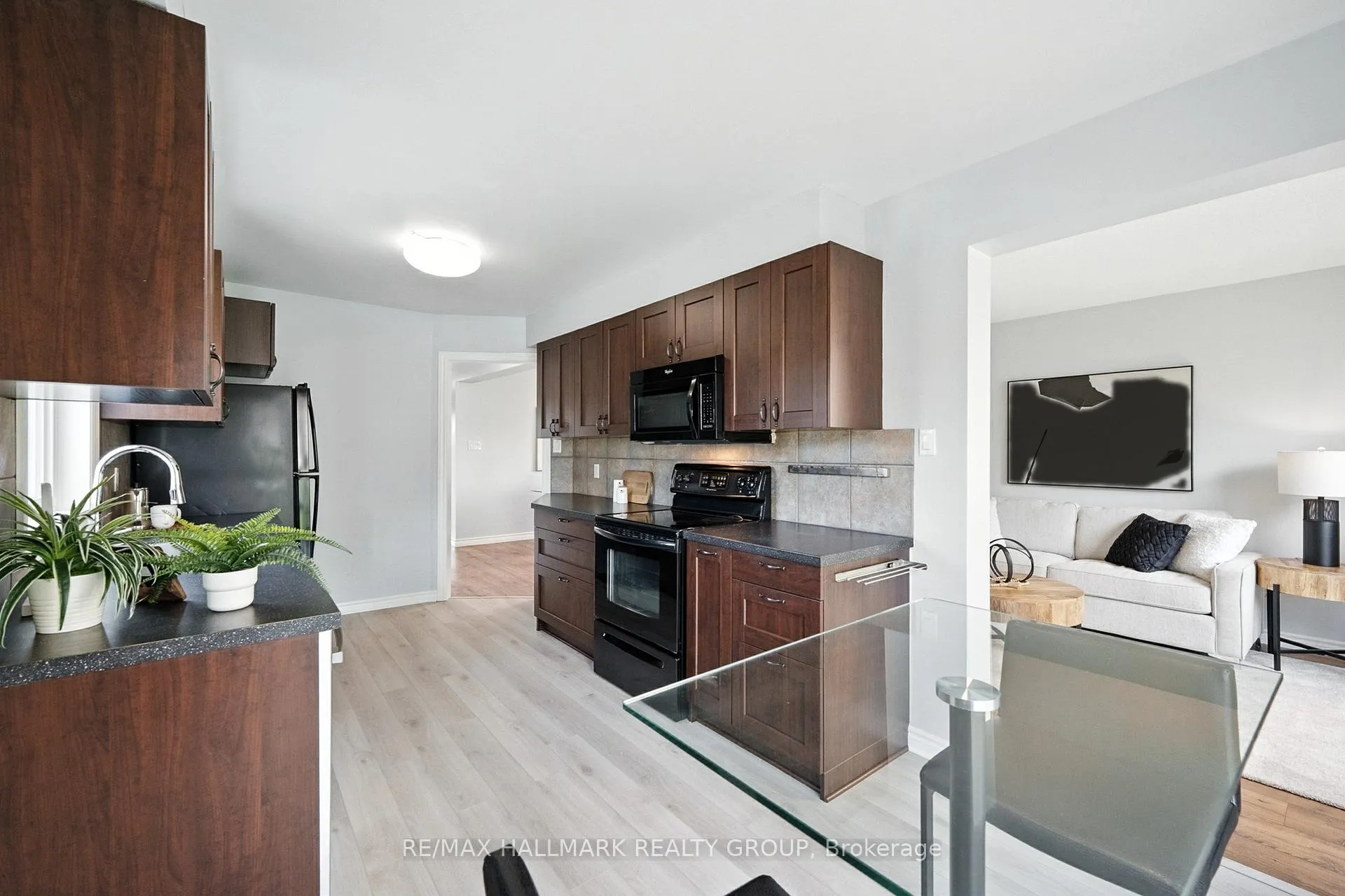 Photo 12 of 55 Fair Oaks Crescent, Ottawa, Craig Henry/Woodvale — HOMEH