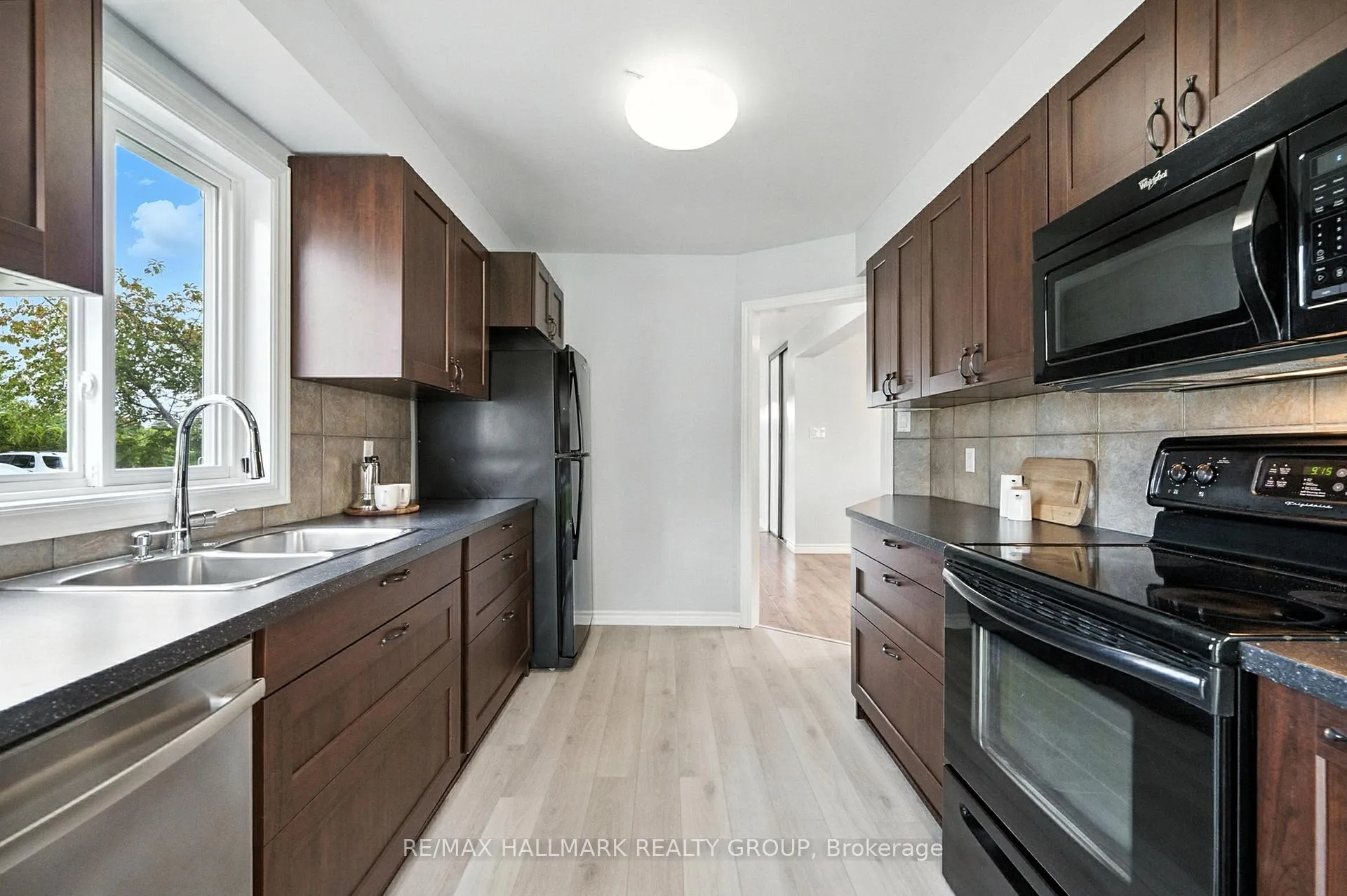 Photo 13 of 55 Fair Oaks Crescent, Ottawa, Craig Henry/Woodvale — HOMEH