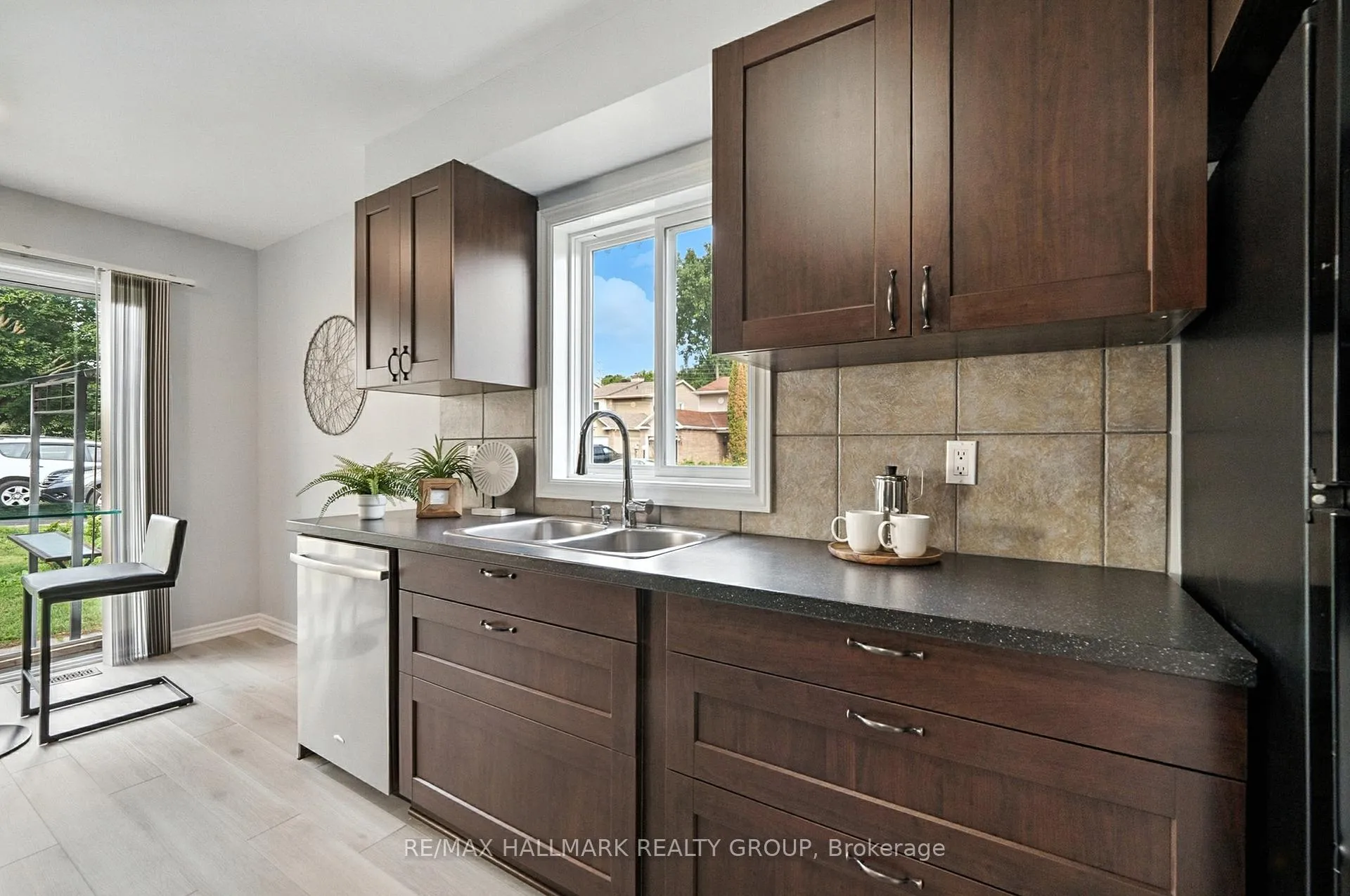 Photo 14 of 55 Fair Oaks Crescent, Ottawa, Craig Henry/Woodvale — HOMEH
