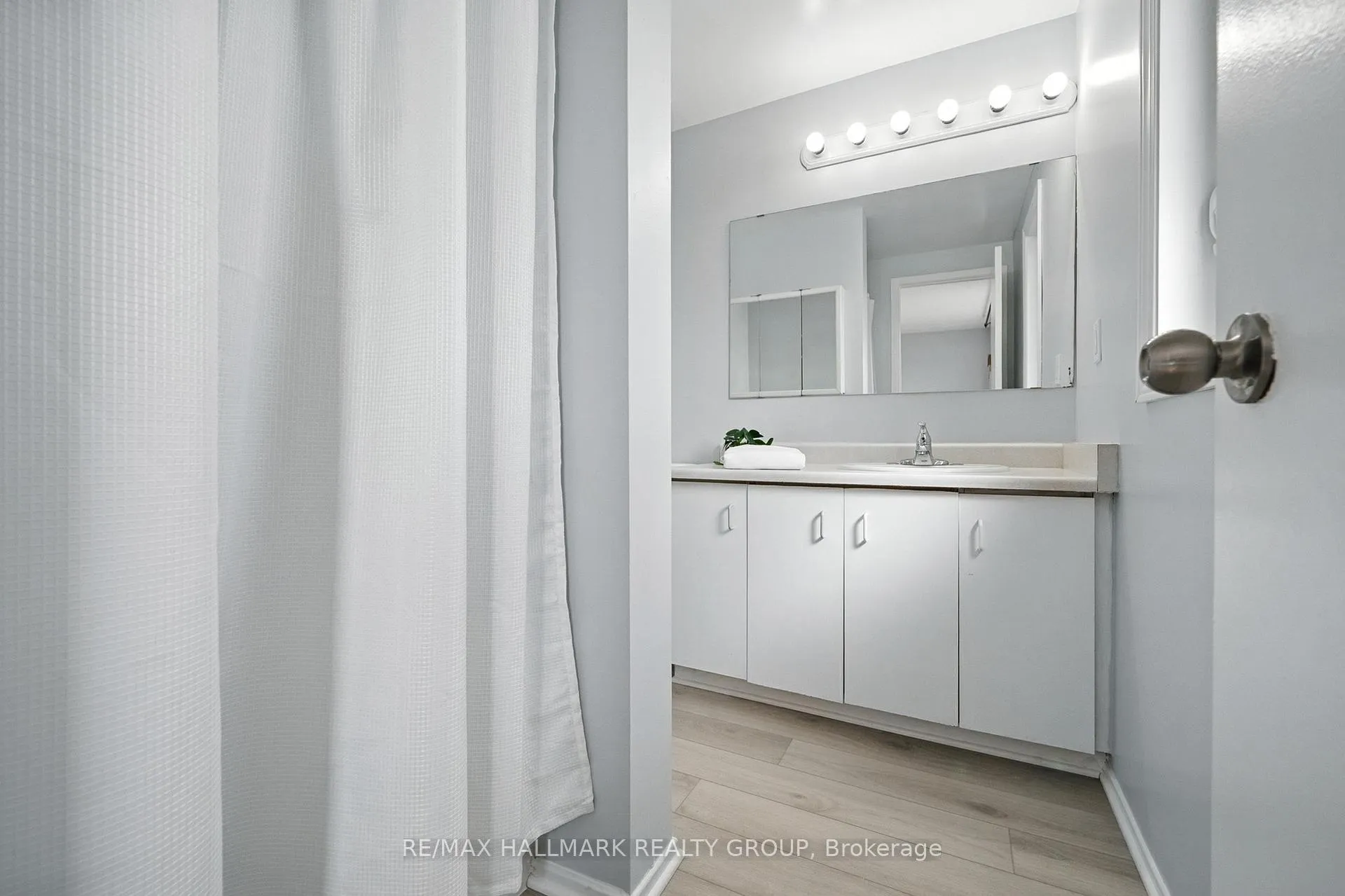Photo 18 of 55 Fair Oaks Crescent, Ottawa, Craig Henry/Woodvale — HOMEH