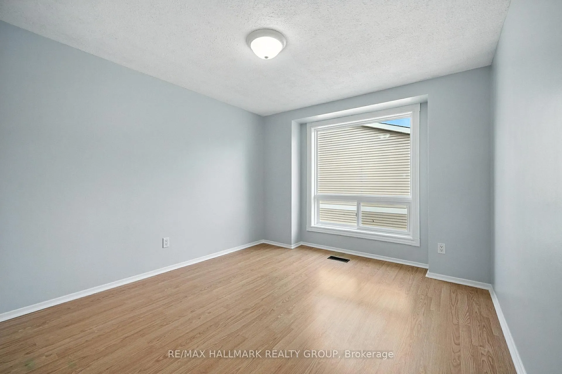 Photo 20 of 55 Fair Oaks Crescent, Ottawa, Craig Henry/Woodvale — HOMEH
