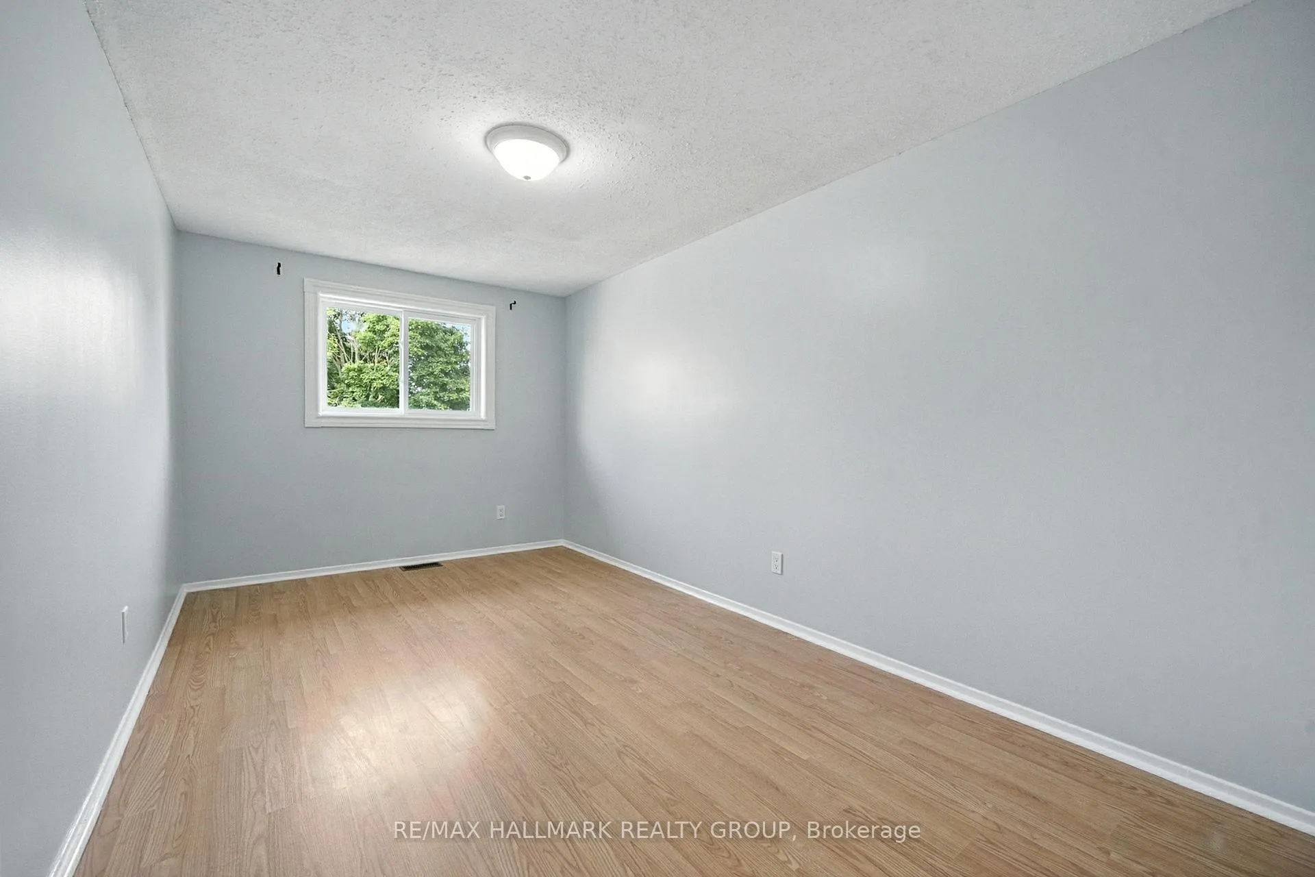 Photo 21 of 55 Fair Oaks Crescent, Ottawa, Craig Henry/Woodvale — HOMEH