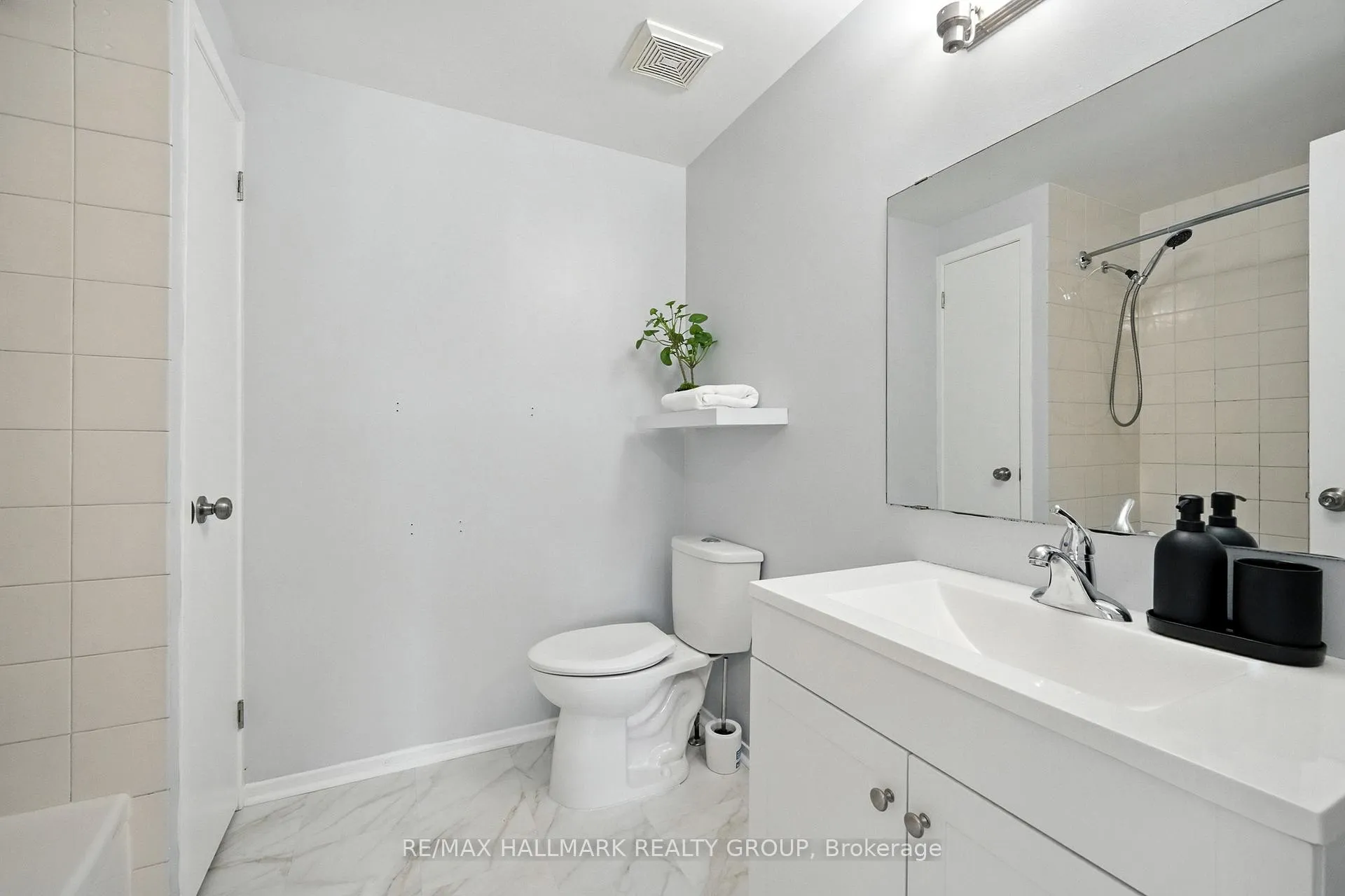 Photo 22 of 55 Fair Oaks Crescent, Ottawa, Craig Henry/Woodvale — HOMEH
