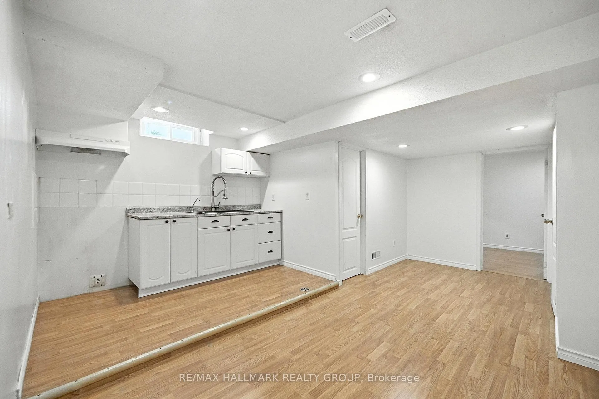 Photo 23 of 55 Fair Oaks Crescent, Ottawa, Craig Henry/Woodvale — HOMEH