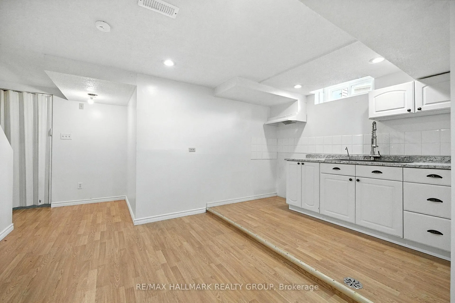 Photo 24 of 55 Fair Oaks Crescent, Ottawa, Craig Henry/Woodvale — HOMEH