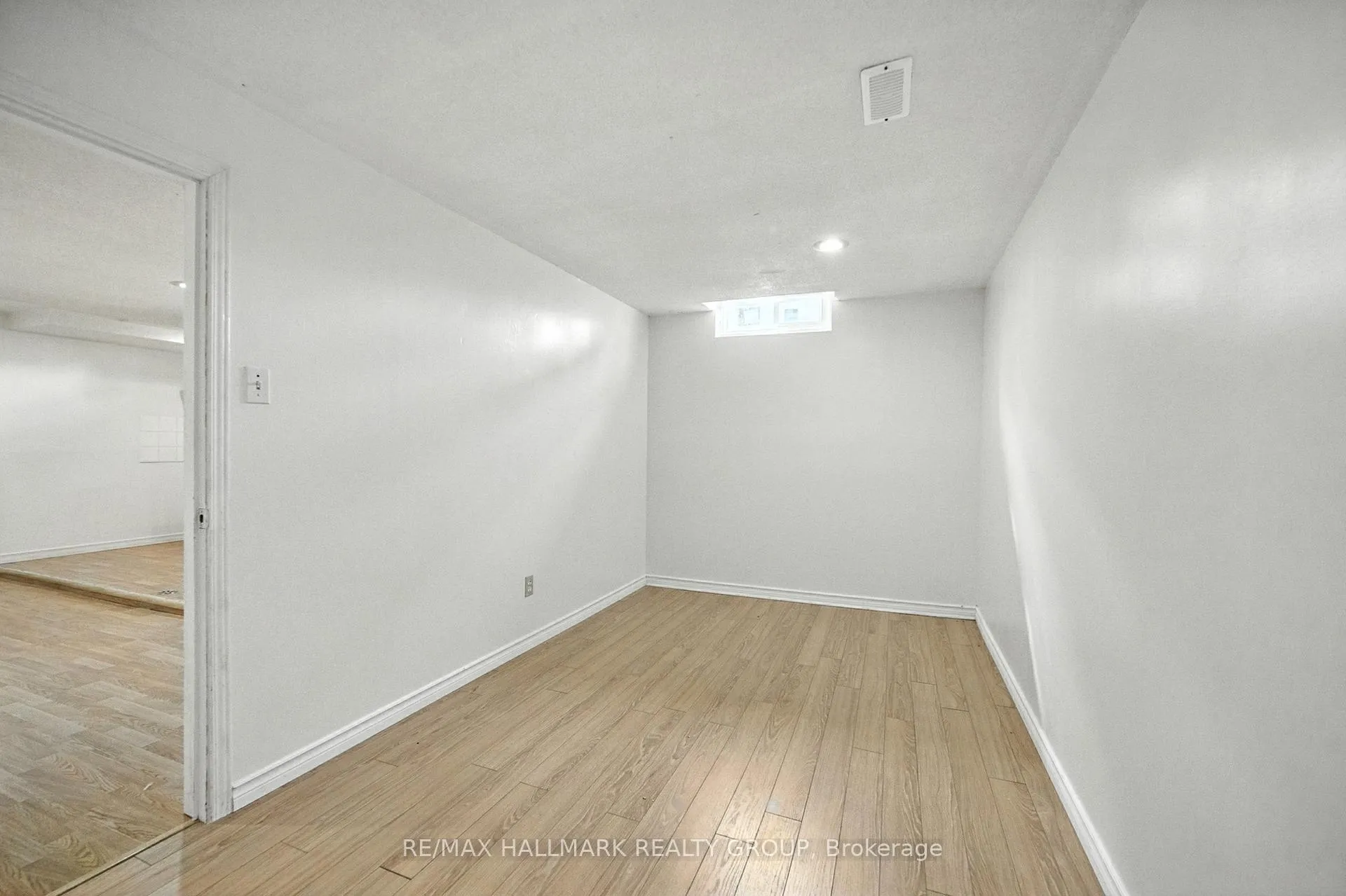 Photo 25 of 55 Fair Oaks Crescent, Ottawa, Craig Henry/Woodvale — HOMEH