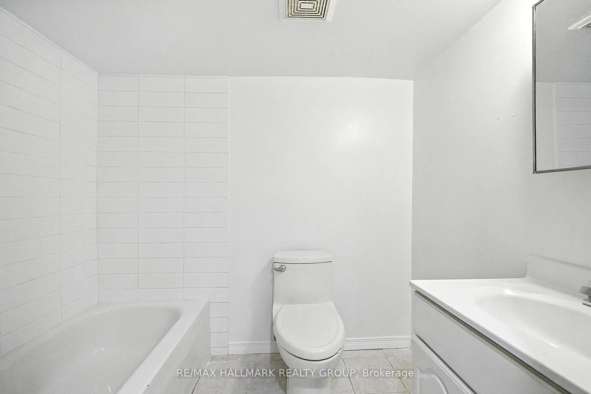 Photo 26 of 55 Fair Oaks Crescent, Ottawa, Craig Henry/Woodvale — HOMEH