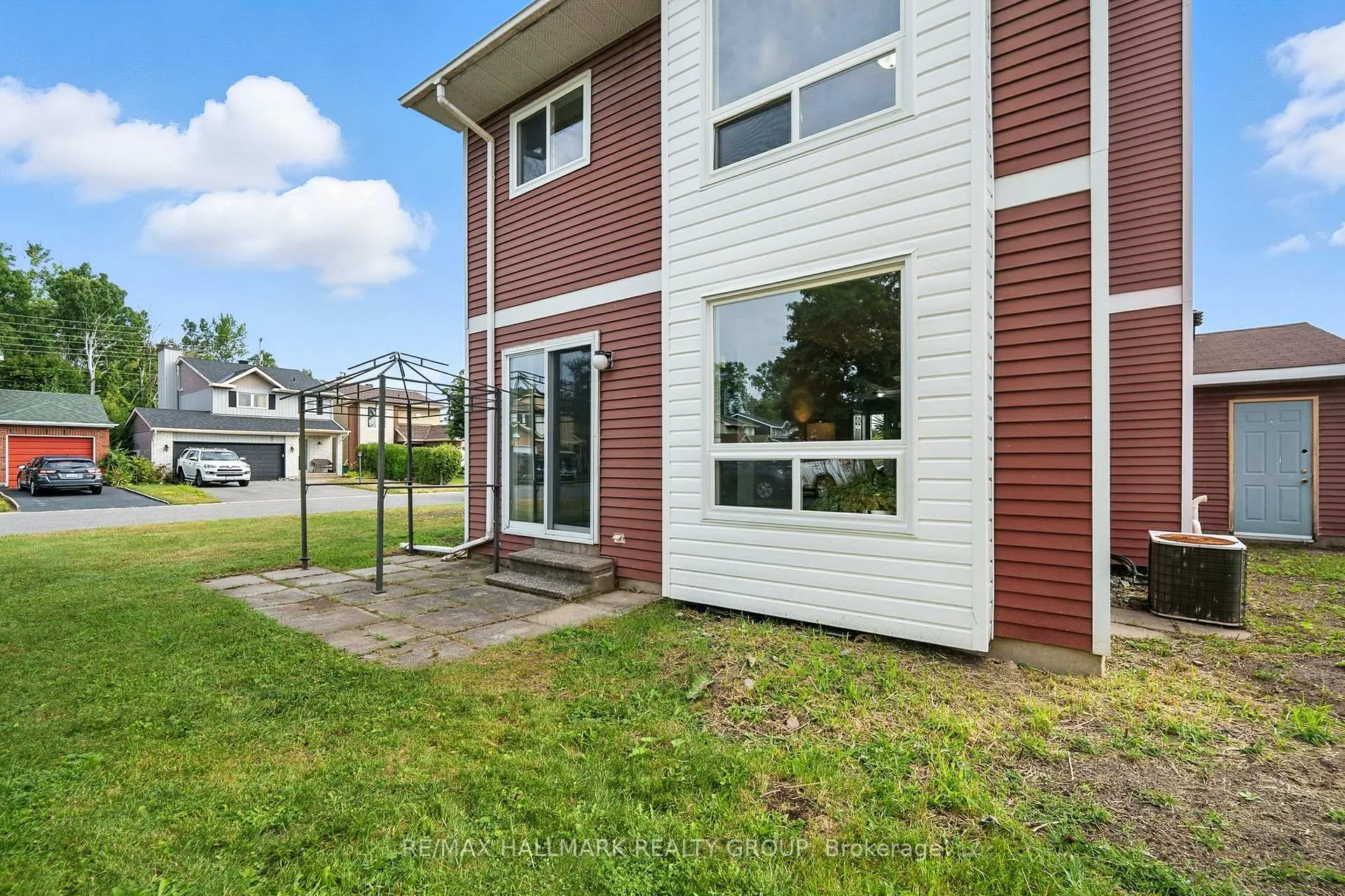 Photo 28 of 55 Fair Oaks Crescent, Ottawa, Craig Henry/Woodvale — HOMEH