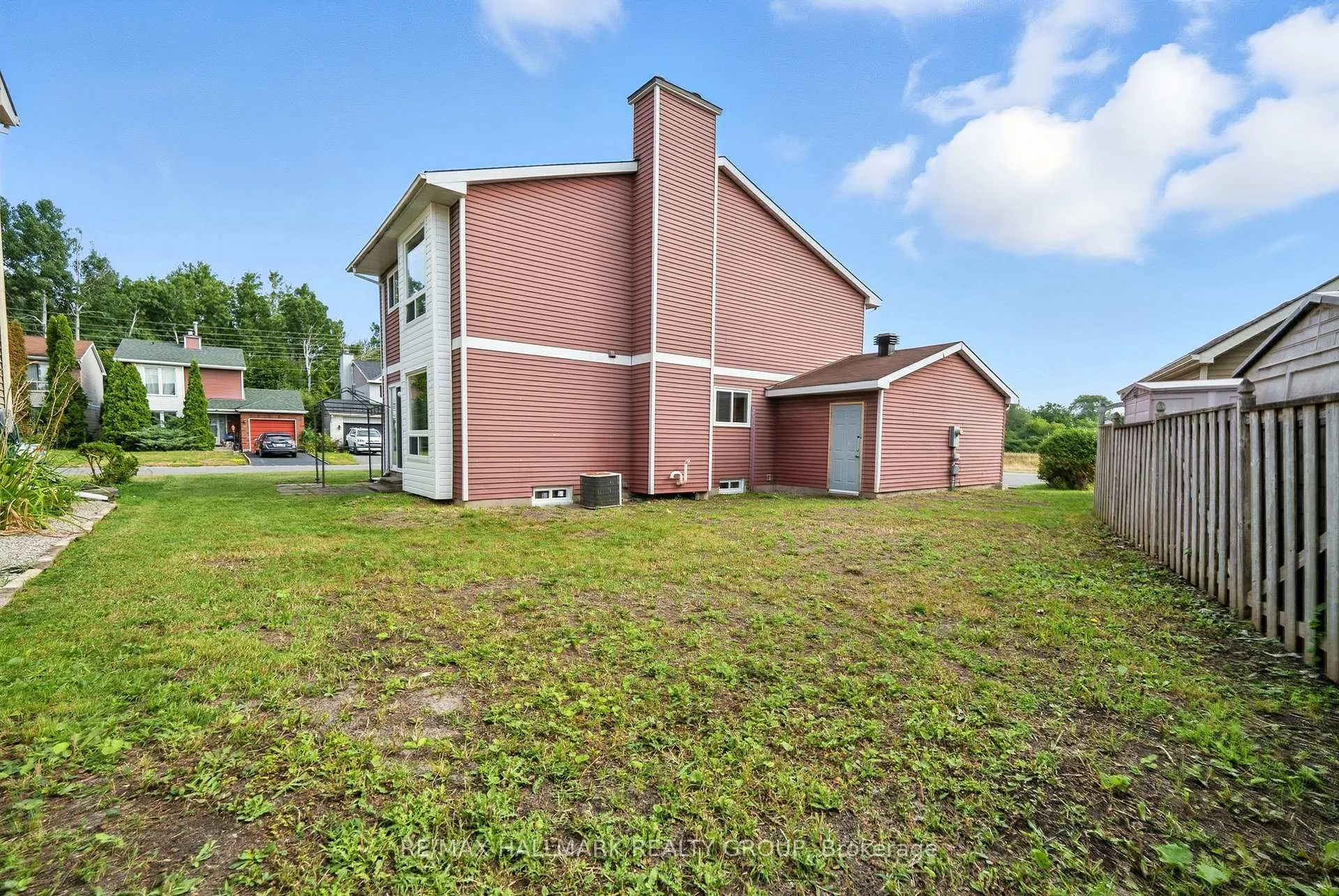 Photo 29 of 55 Fair Oaks Crescent, Ottawa, Craig Henry/Woodvale — HOMEH