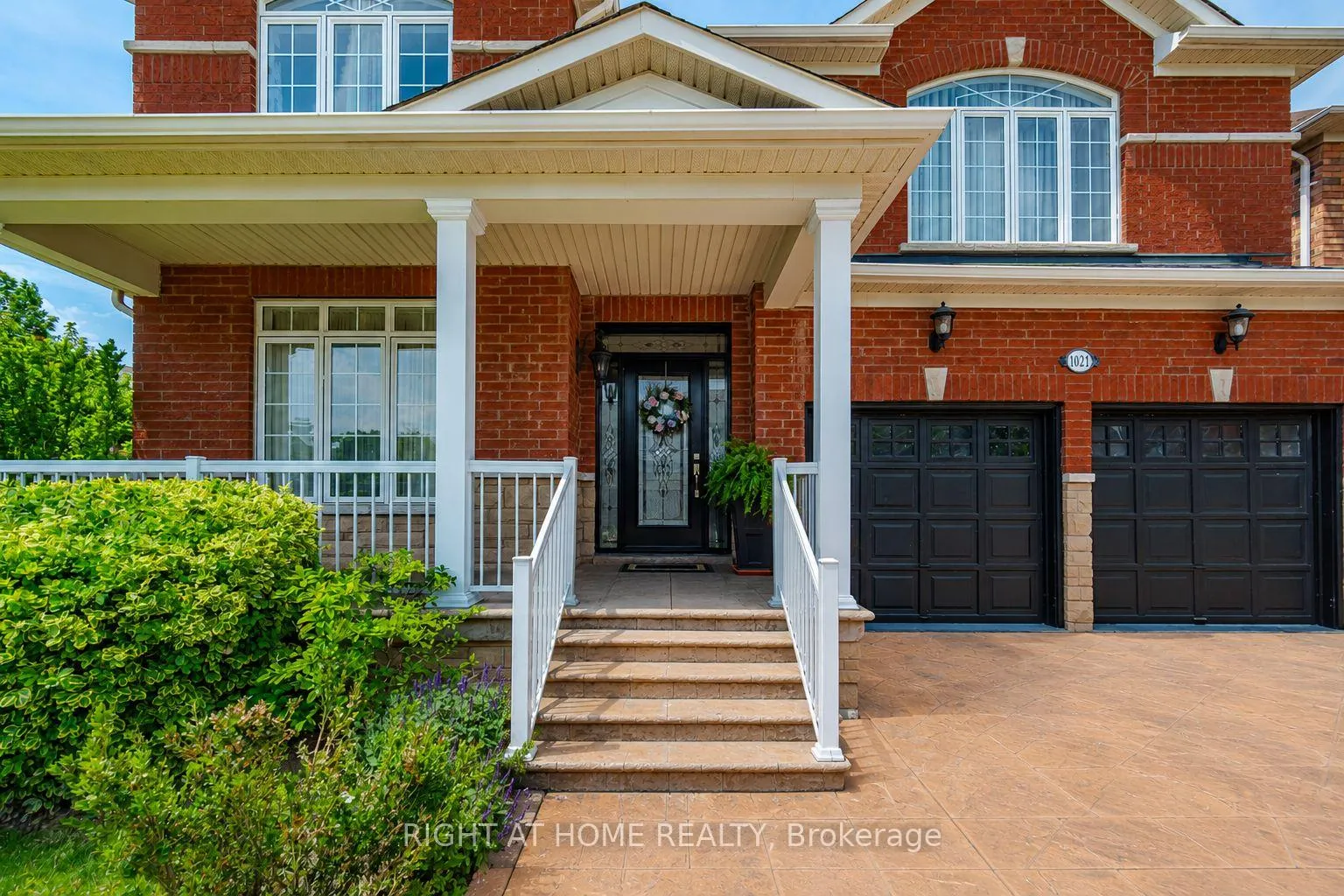 Photo 2 of 1021 Hemstreet Crescent, Milton, Clarke — HOMEH