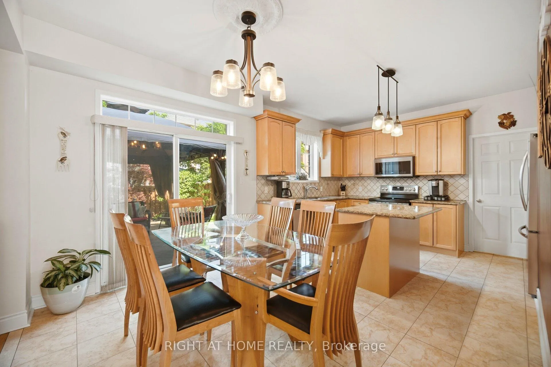 Photo 12 of 1021 Hemstreet Crescent, Milton, Clarke — HOMEH