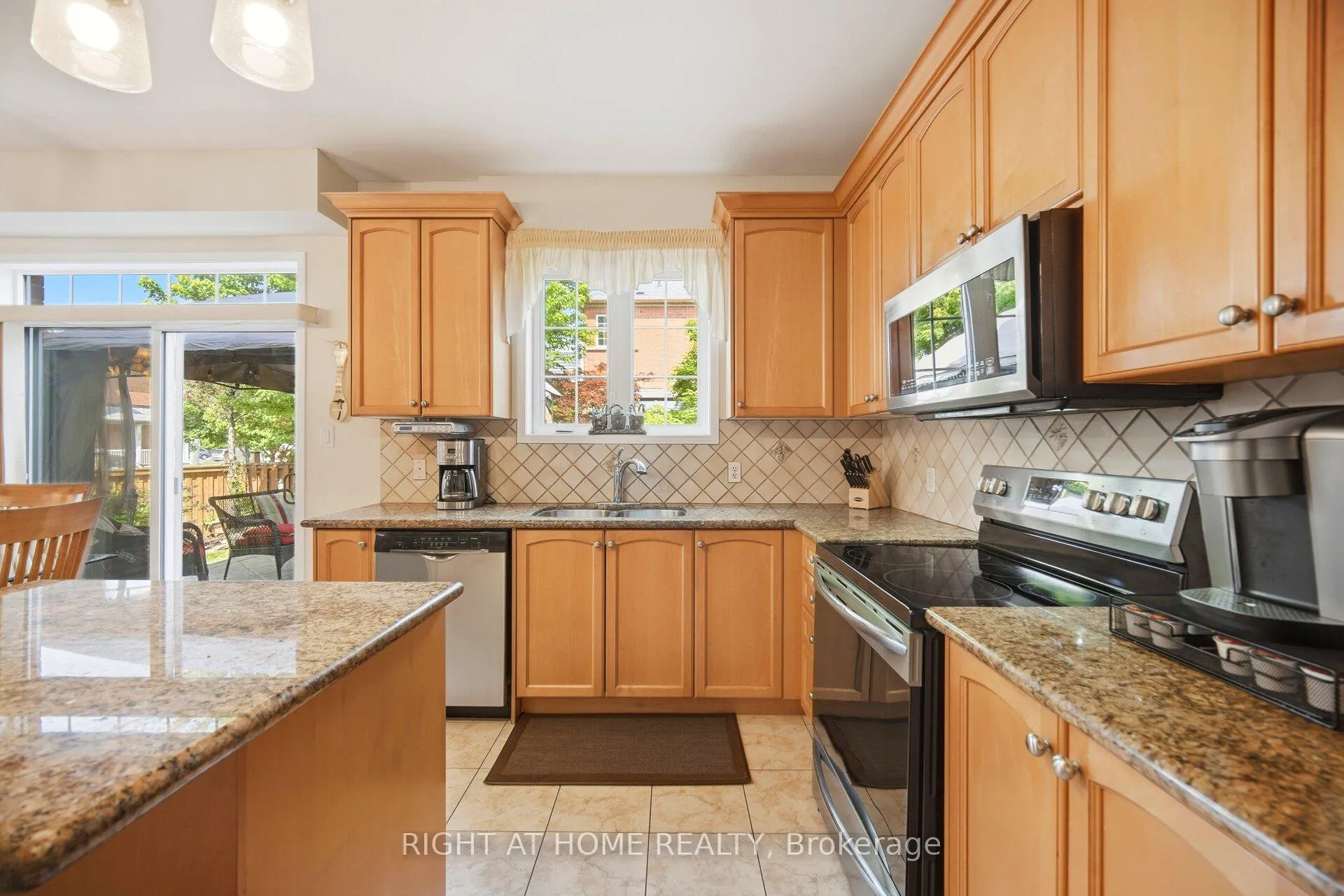 Photo 18 of 1021 Hemstreet Crescent, Milton, Clarke — HOMEH