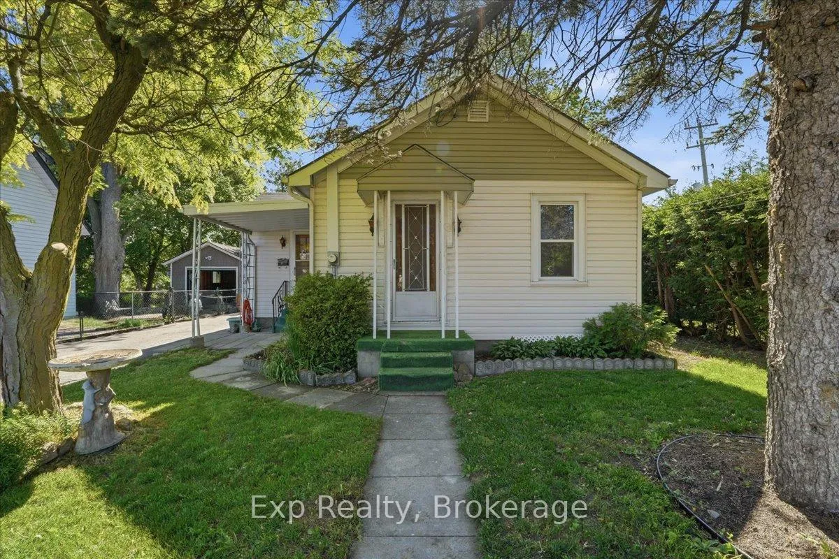 Photo 3 of 34 Leonard Avenue, Quinte West, Trenton Ward — HOMEH