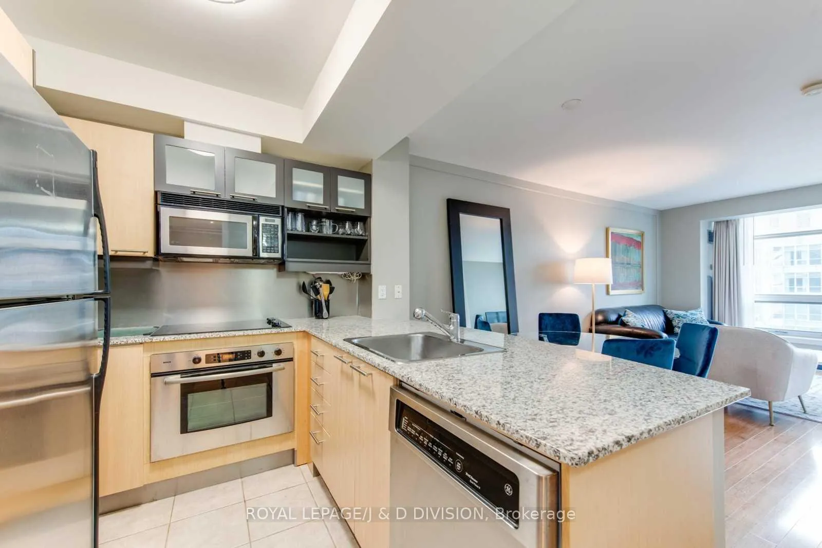 Photo 4 of Unit 503, 36 Blue Jays Way, Toronto, Waterfront Communities — HOMEH