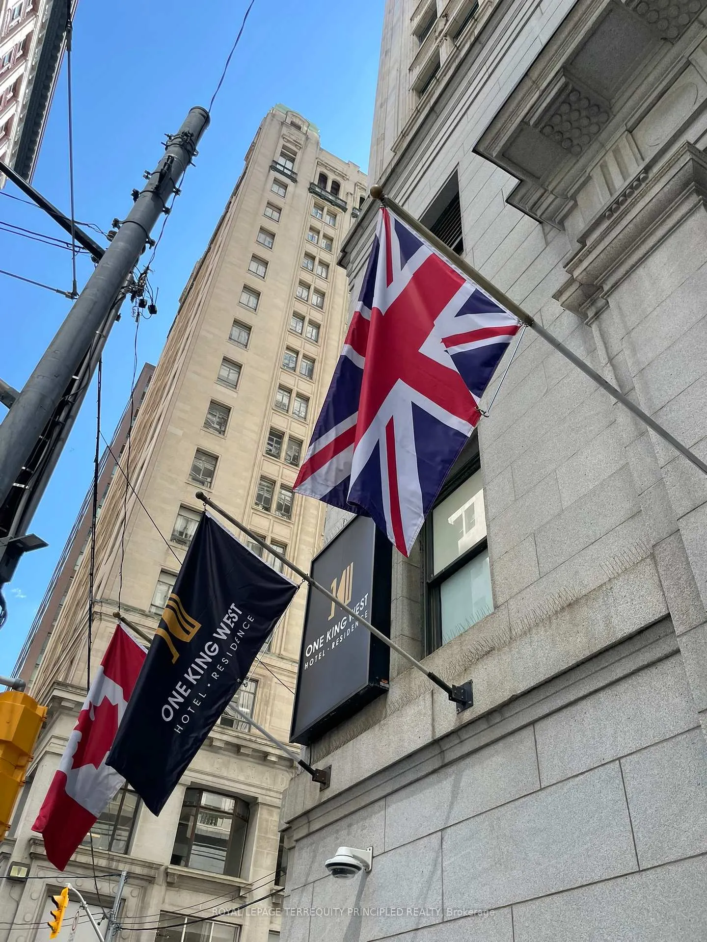 Front of Unit 2204, 1 King Street W