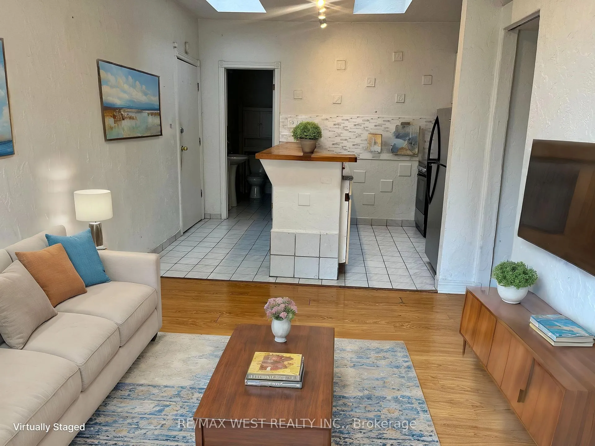 Front of Unit 1, 4902 Dundas Street W