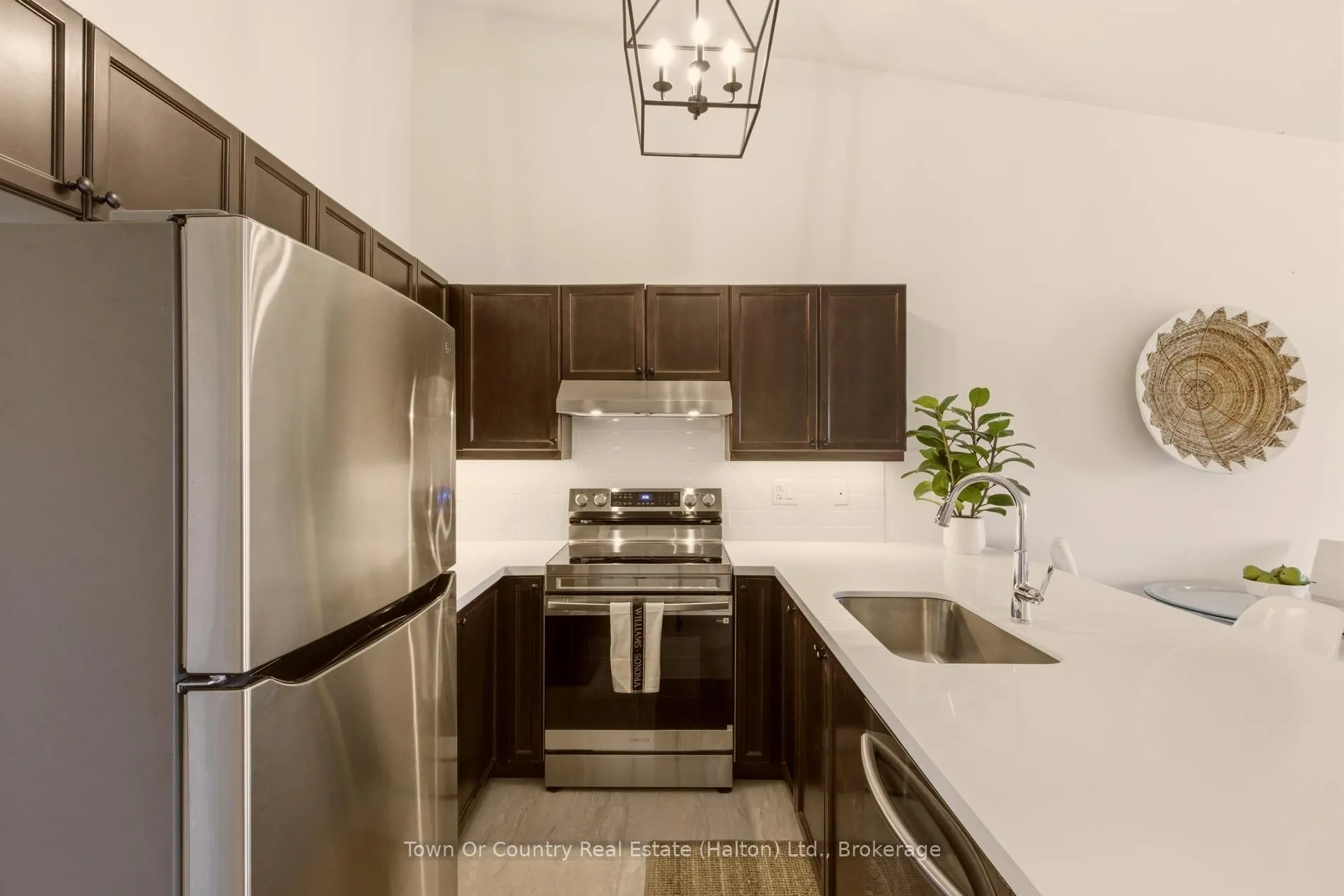 Photo 3 of Unit 403, 1487 Maple Avenue, Milton, Dempsey — HOMEH