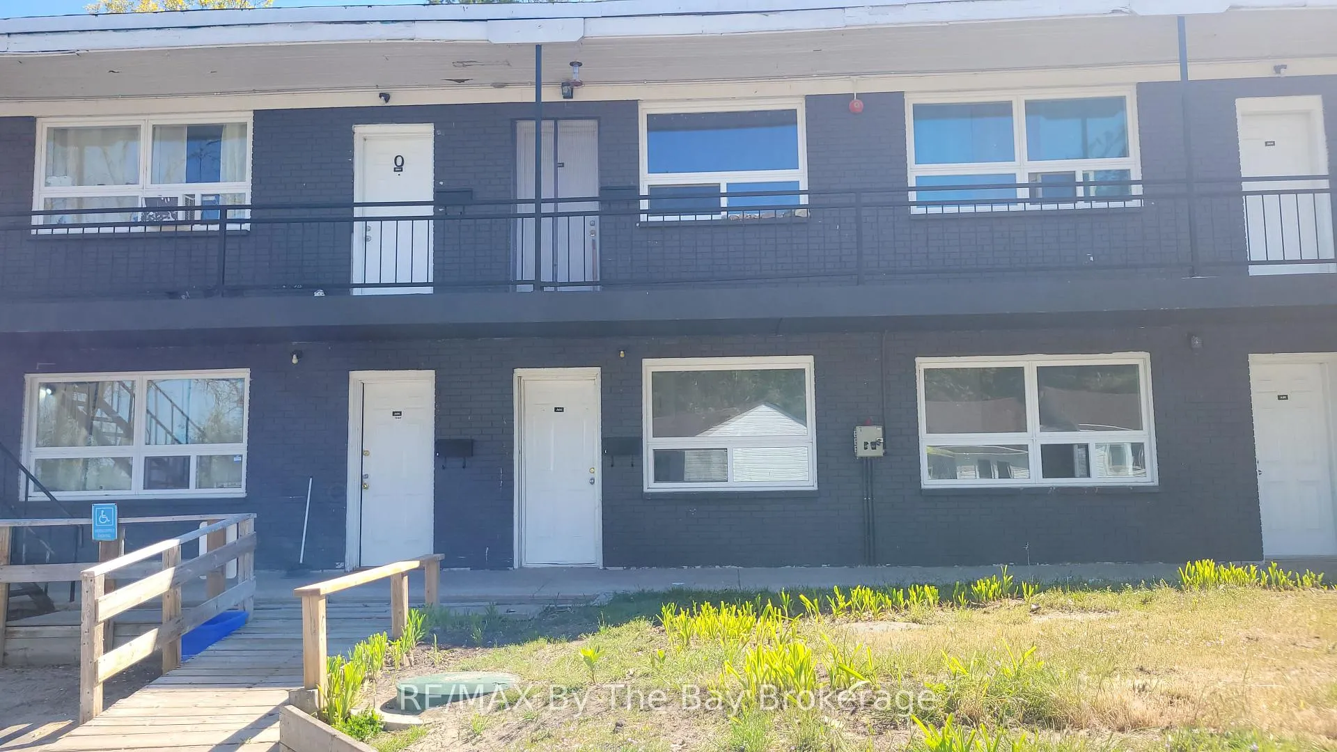 Front of Unit A03, 280 River Road E