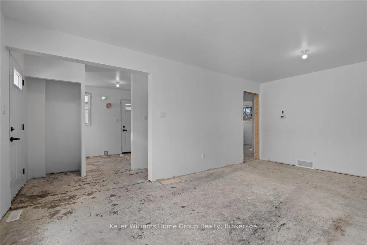 Photo 6 of 1884 Avalon Street, London, East H — HOMEH