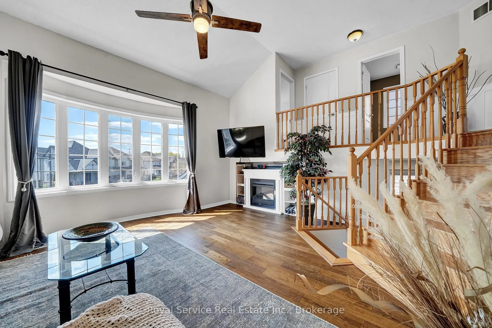 Photo 2 of 35 Alldread Crescent, Clarington, Newcastle — HOMEH