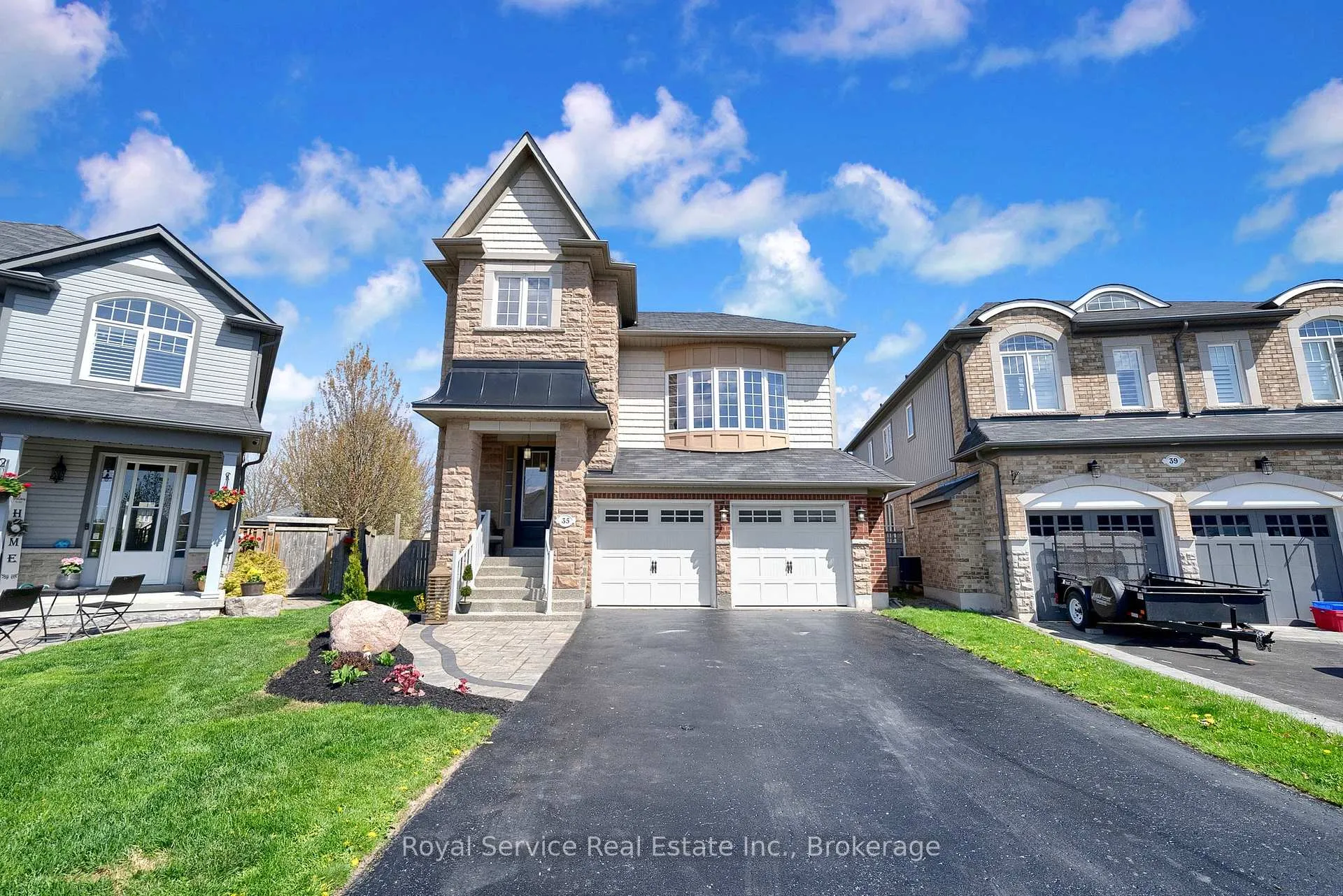 Photo 5 of 35 Alldread Crescent, Clarington, Newcastle — HOMEH