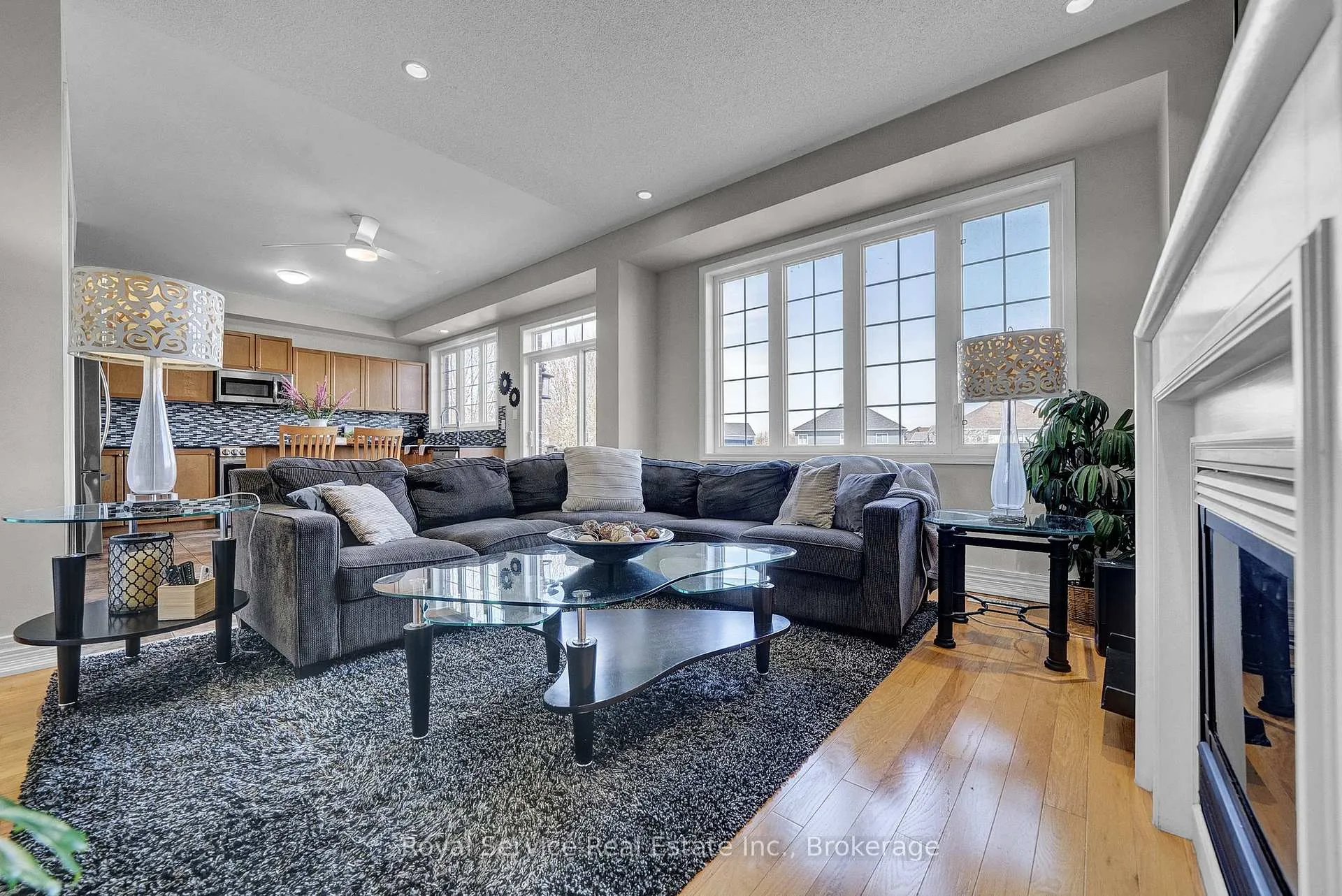 Photo 11 of 35 Alldread Crescent, Clarington, Newcastle — HOMEH