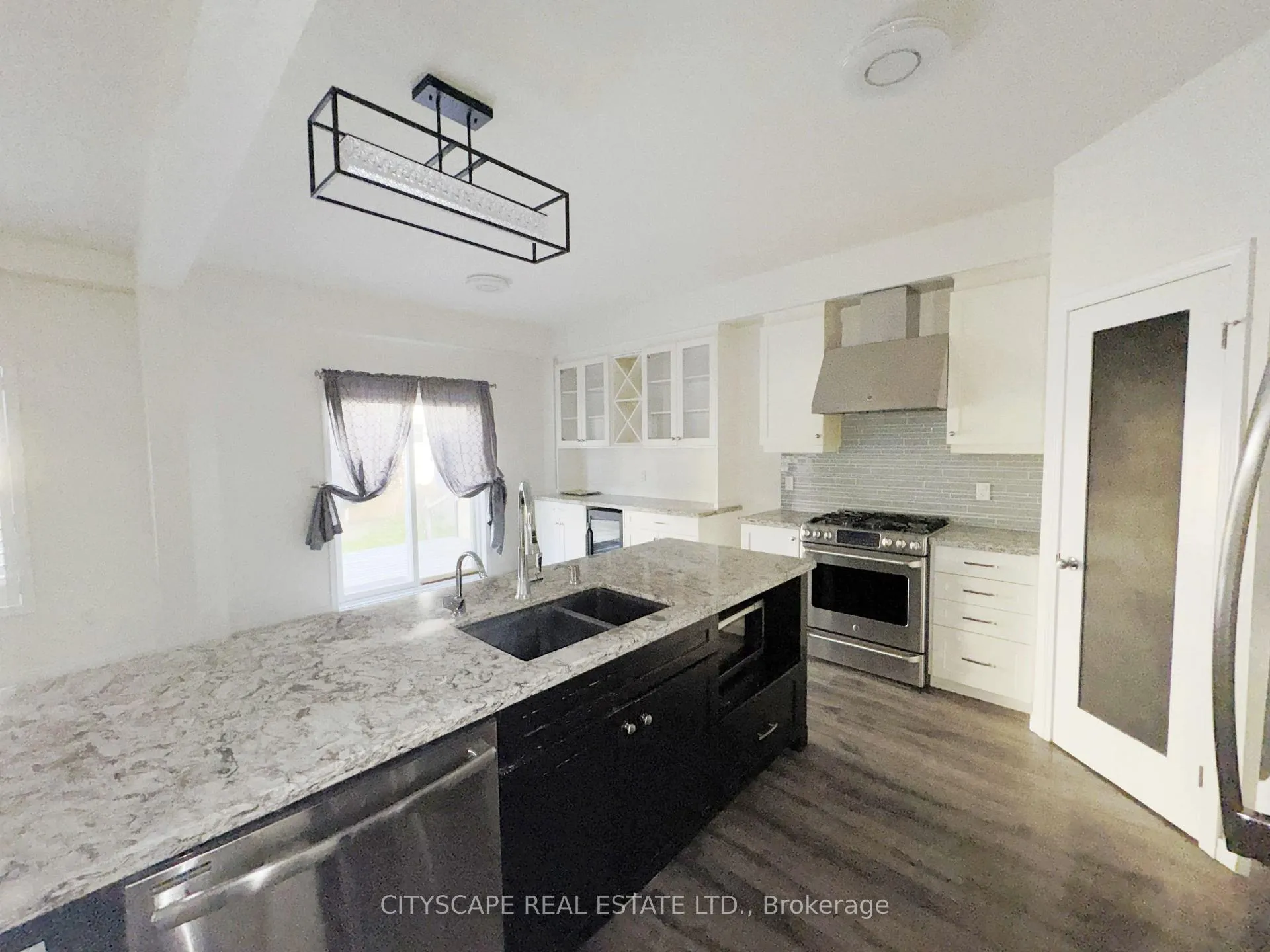 Photo 12 of 541 Sundew Drive, Kitchener — HOMEH