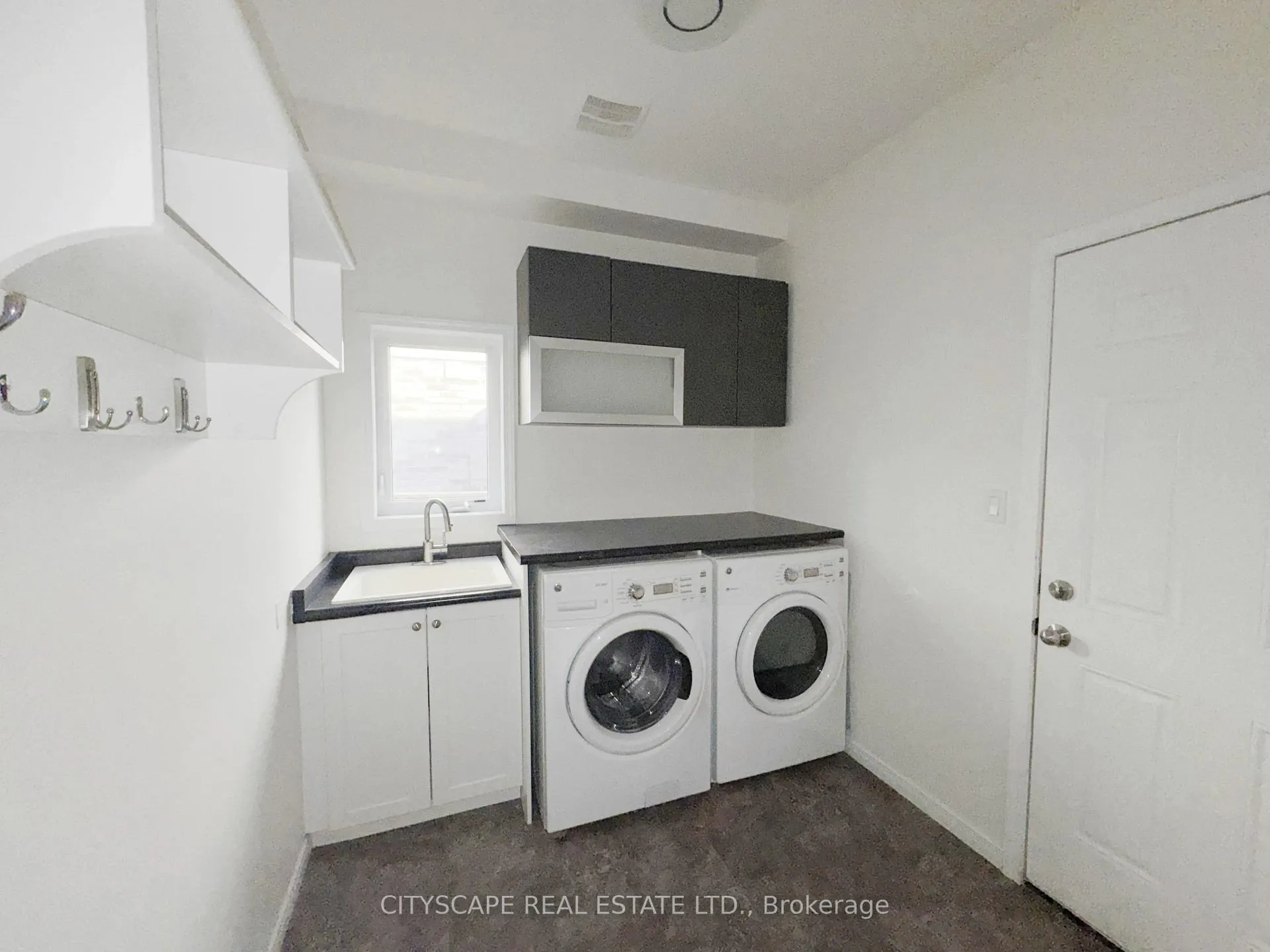 Photo 17 of 541 Sundew Drive, Kitchener — HOMEH