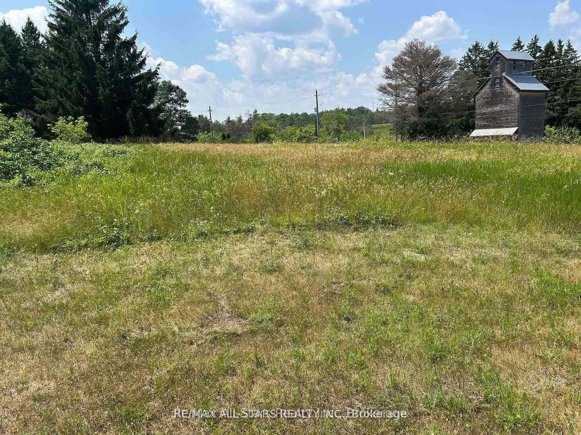 Photo 4 of 2 Thomas Street, Kawartha Lakes, Pontypool — HOMEH