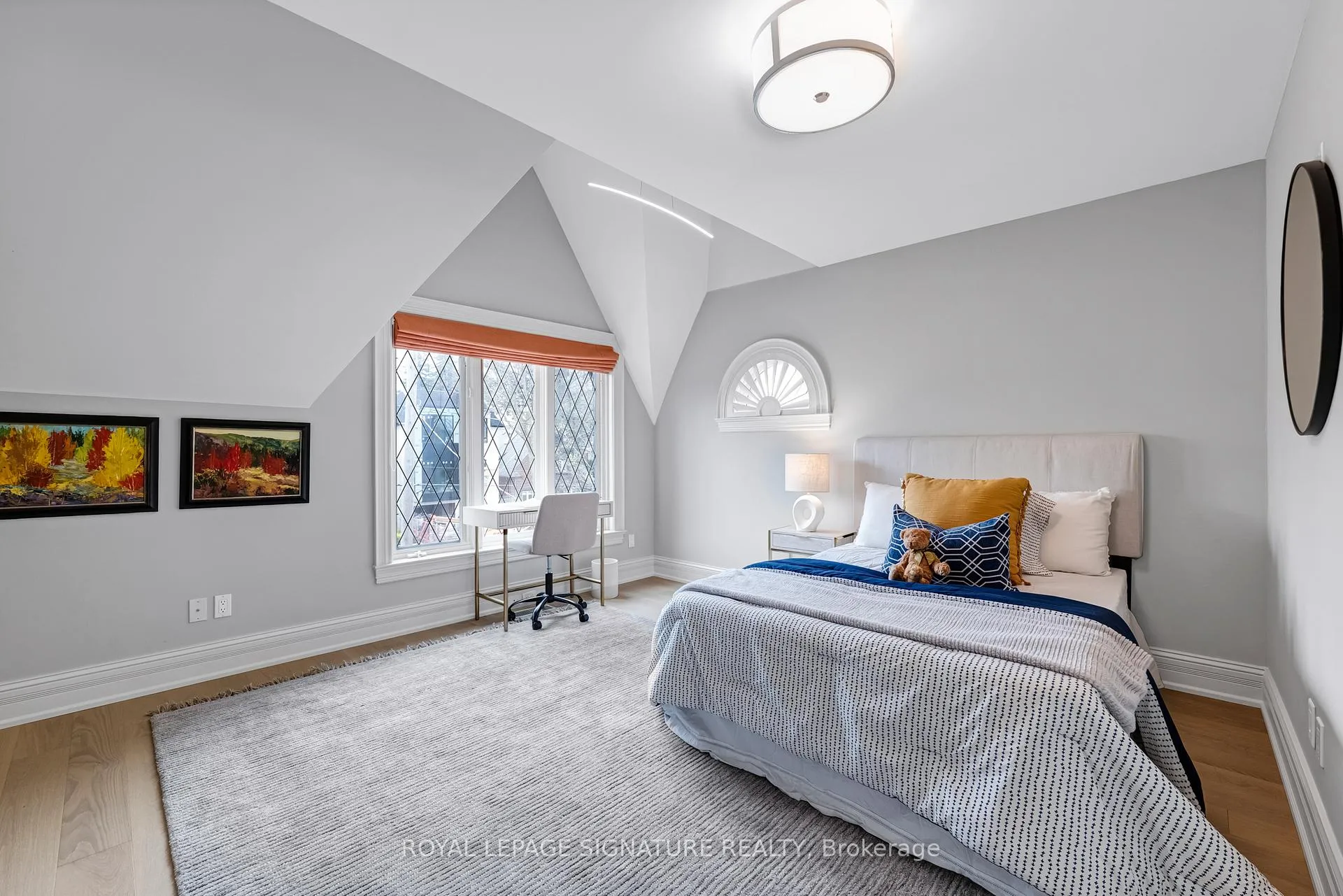 Photo 19 of 46 Esgore Drive, Toronto, Bedford Park-Nortown — HOMEH