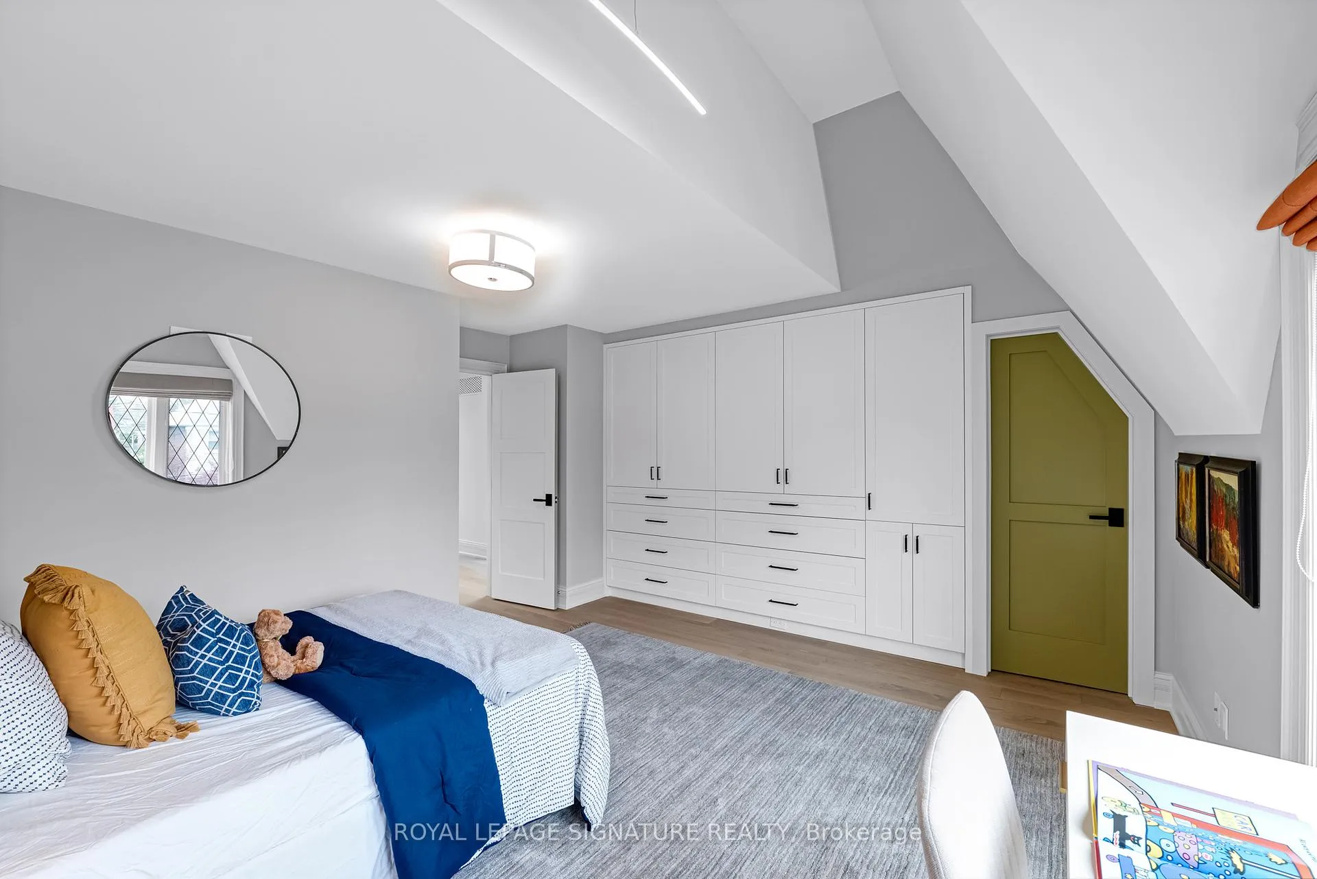 Photo 20 of 46 Esgore Drive, Toronto, Bedford Park-Nortown — HOMEH
