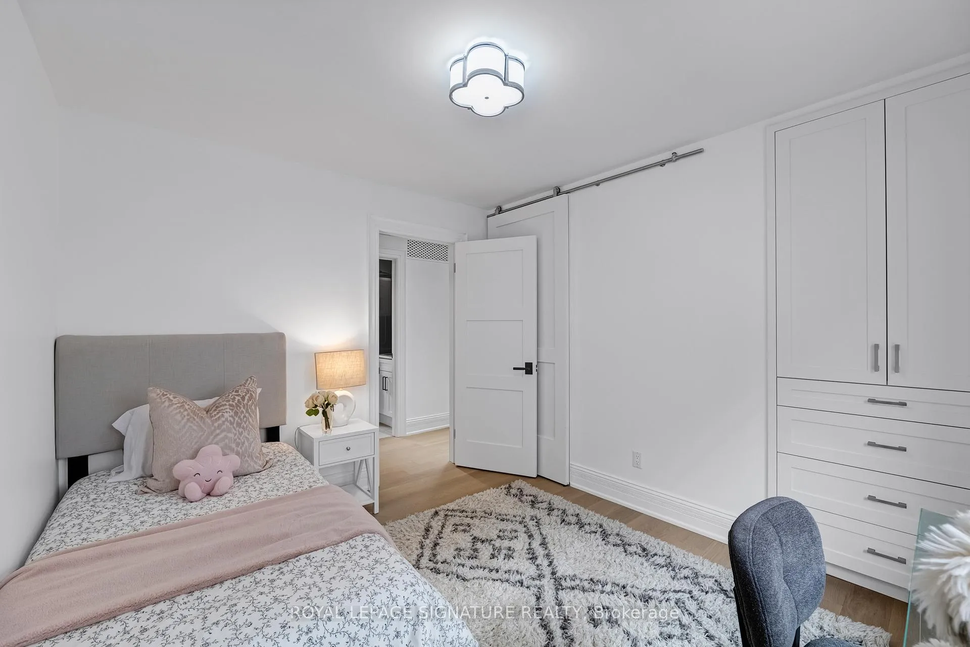 Photo 23 of 46 Esgore Drive, Toronto, Bedford Park-Nortown — HOMEH
