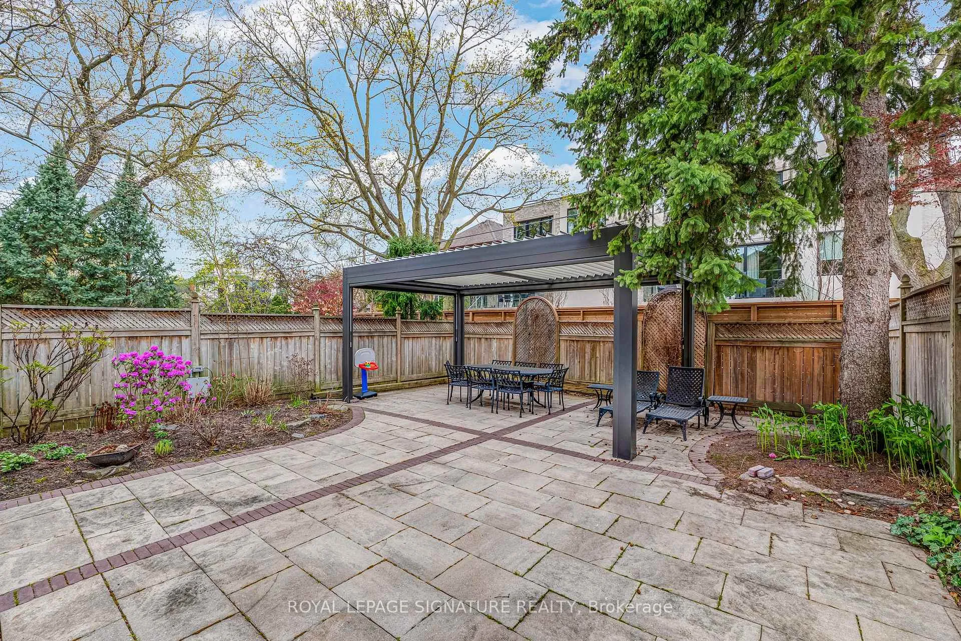 Photo 33 of 46 Esgore Drive, Toronto, Bedford Park-Nortown — HOMEH