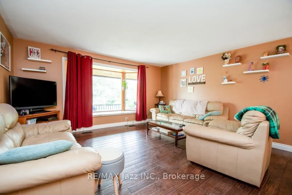 Photo 4 of 270 Clifford Road, Douro-Dummer — HOMEH