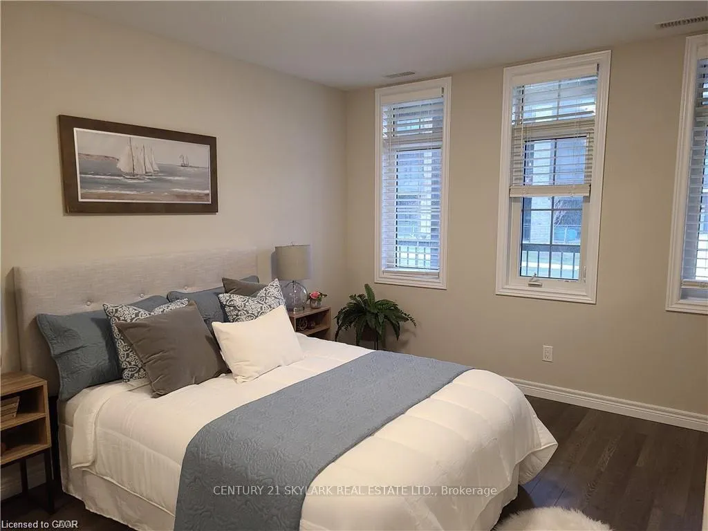 Photo 5 of 333 Gosling Gardens, Guelph, Clairfields/Hanlon Business Park — HOMEH
