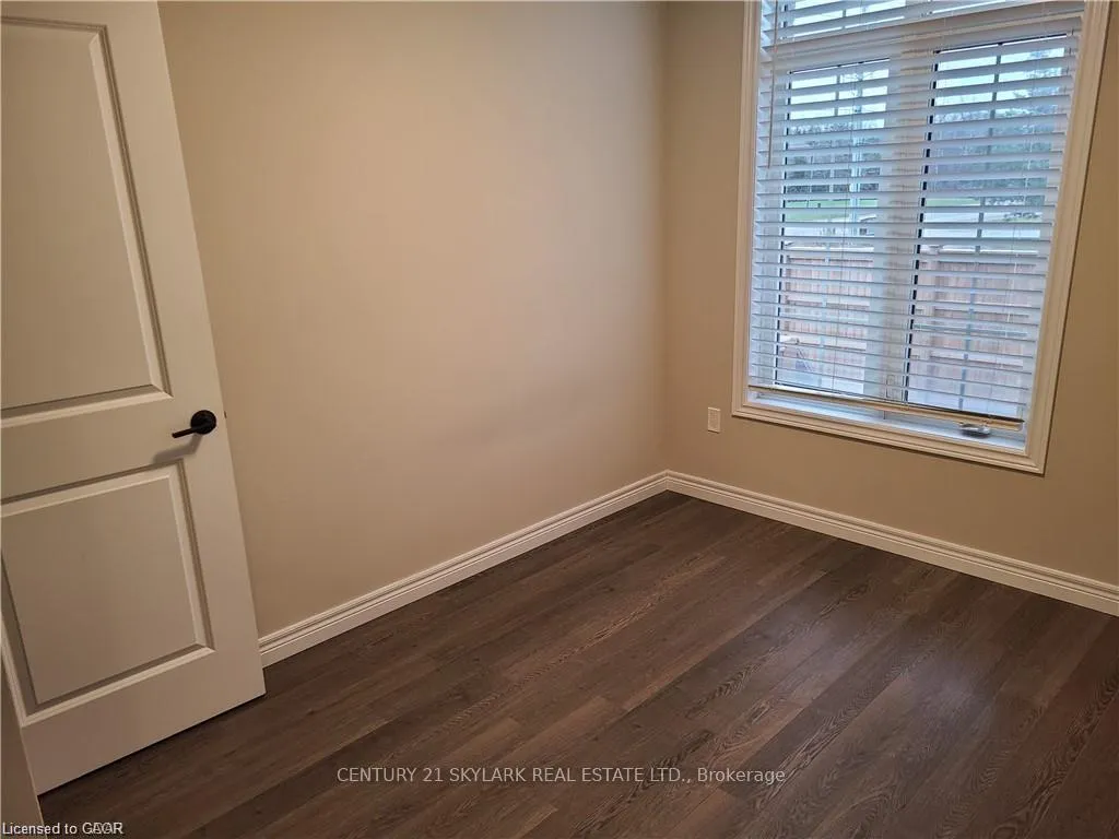Photo 6 of 333 Gosling Gardens, Guelph, Clairfields/Hanlon Business Park — HOMEH