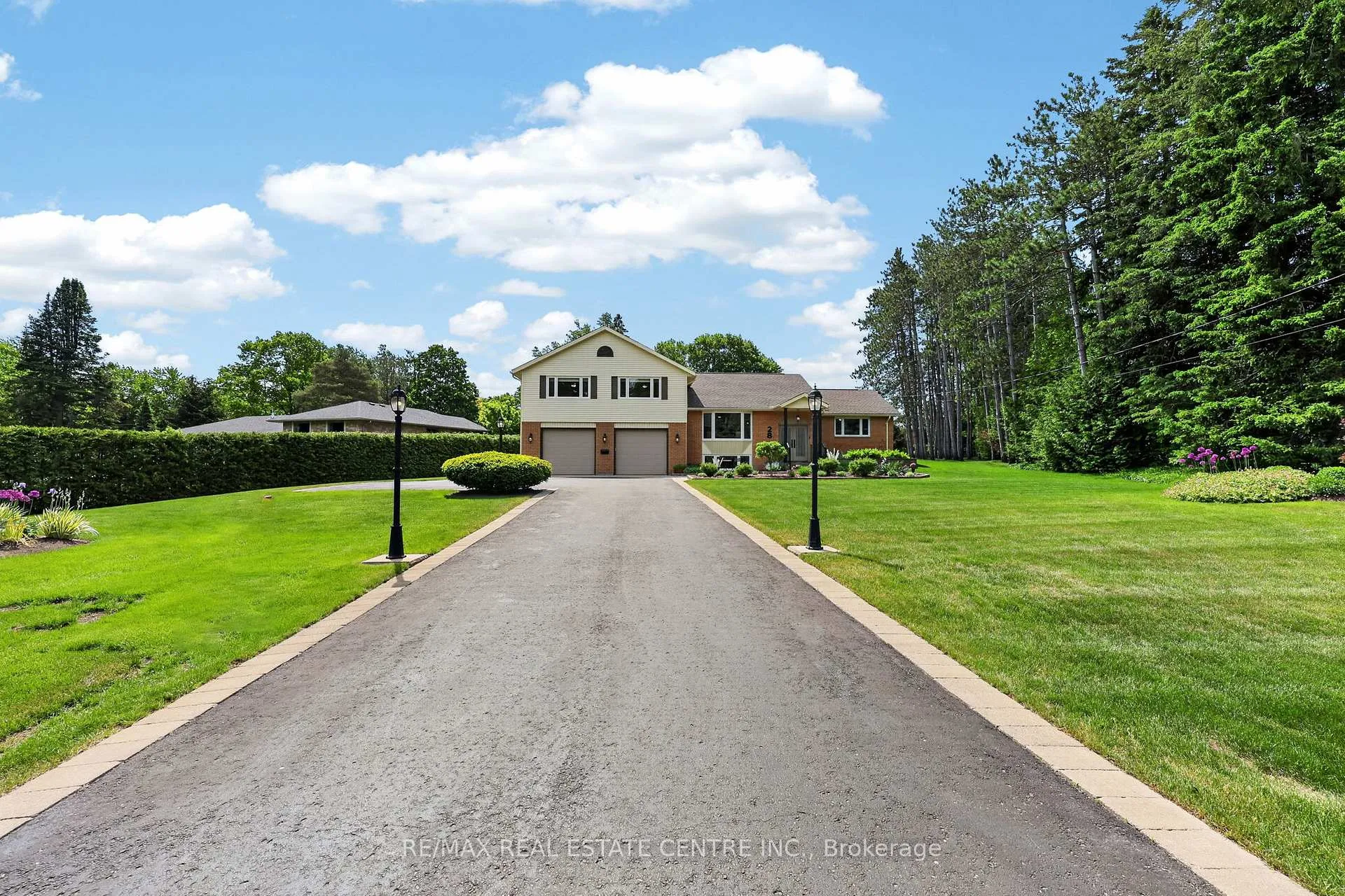 Photo 2 of 28 Starrview Crescent, Mono, Rural Mono — HOMEH
