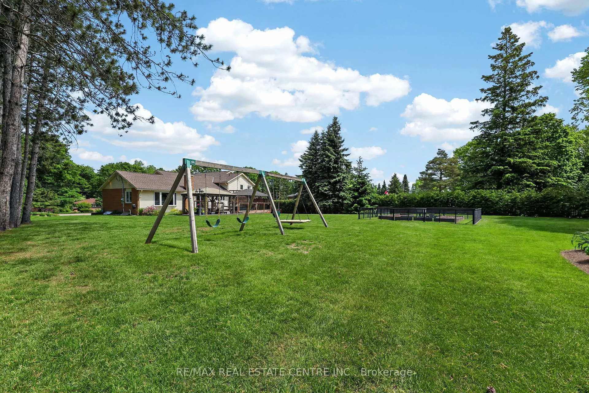 Photo 44 of 28 Starrview Crescent, Mono, Rural Mono — HOMEH