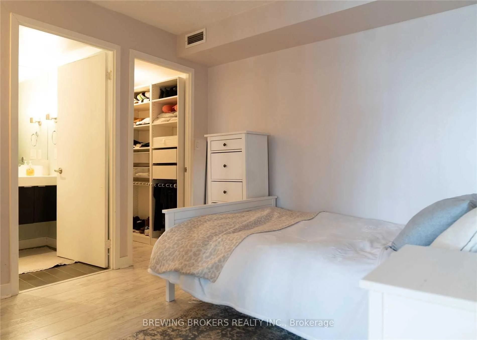 Photo 6 of Unit 3311, 25 Telegram Mews, Toronto, Waterfront Communities — HOMEH