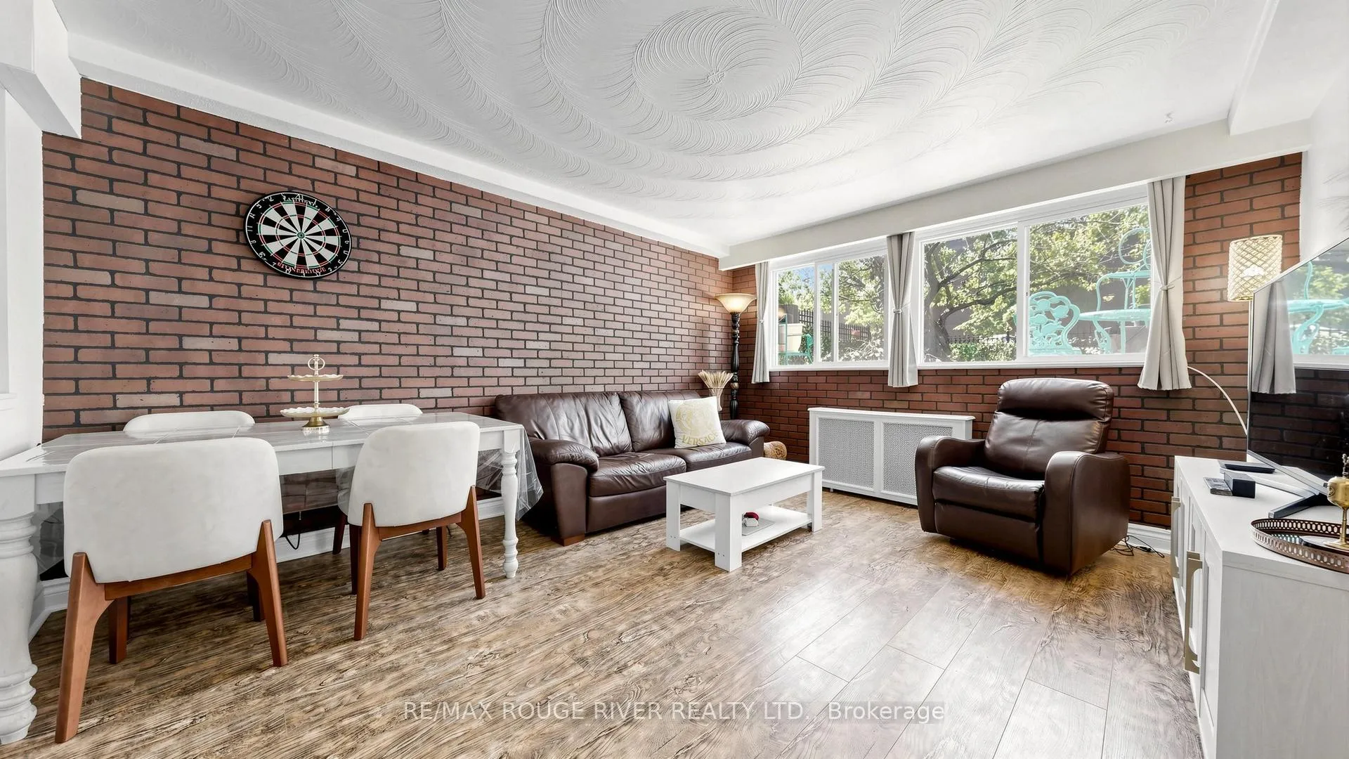 Photo 3 of 263 Oak Park Avenue, Toronto, Woodbine-Lumsden — HOMEH