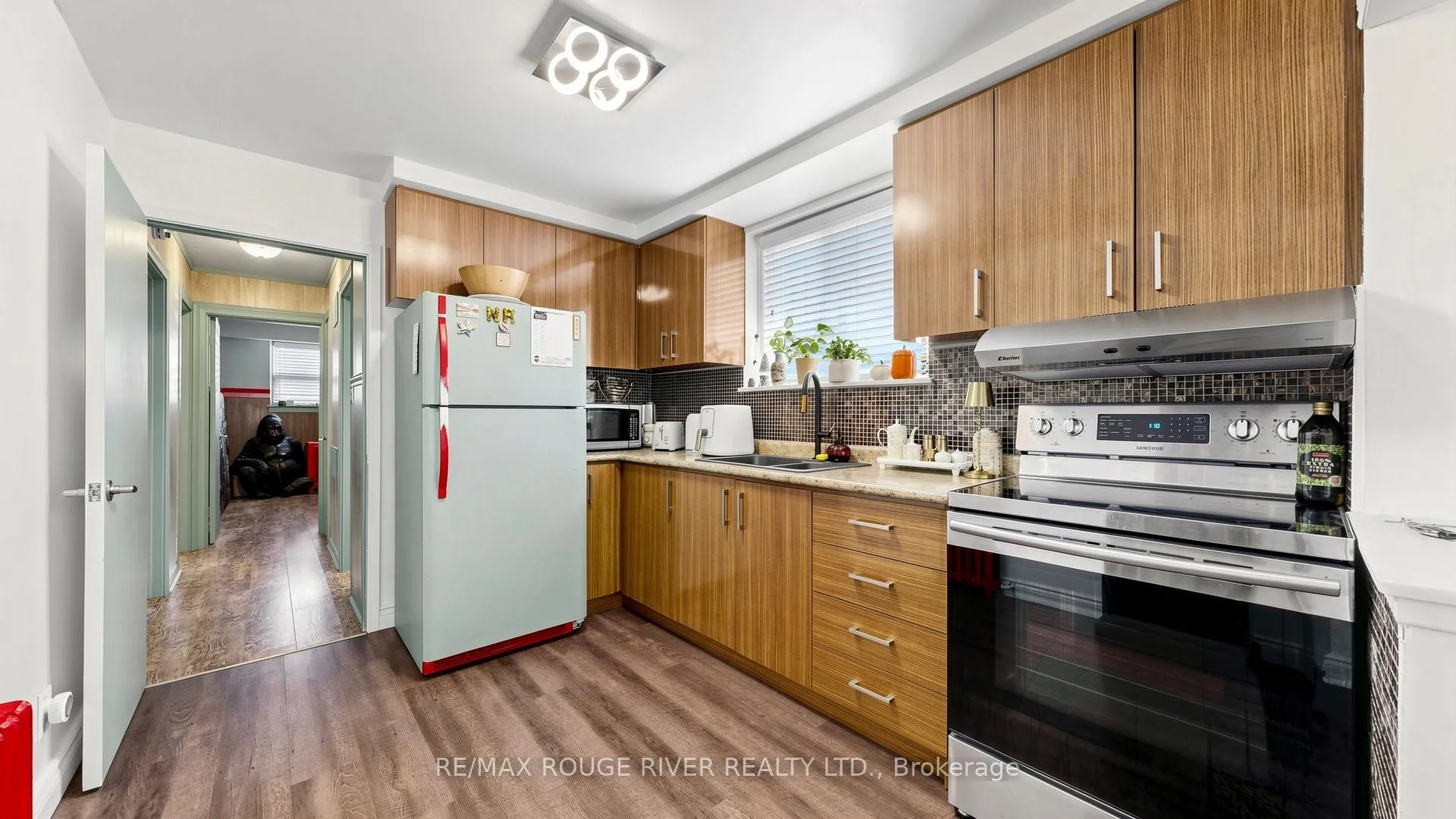 Photo 9 of 263 Oak Park Avenue, Toronto, Woodbine-Lumsden — HOMEH