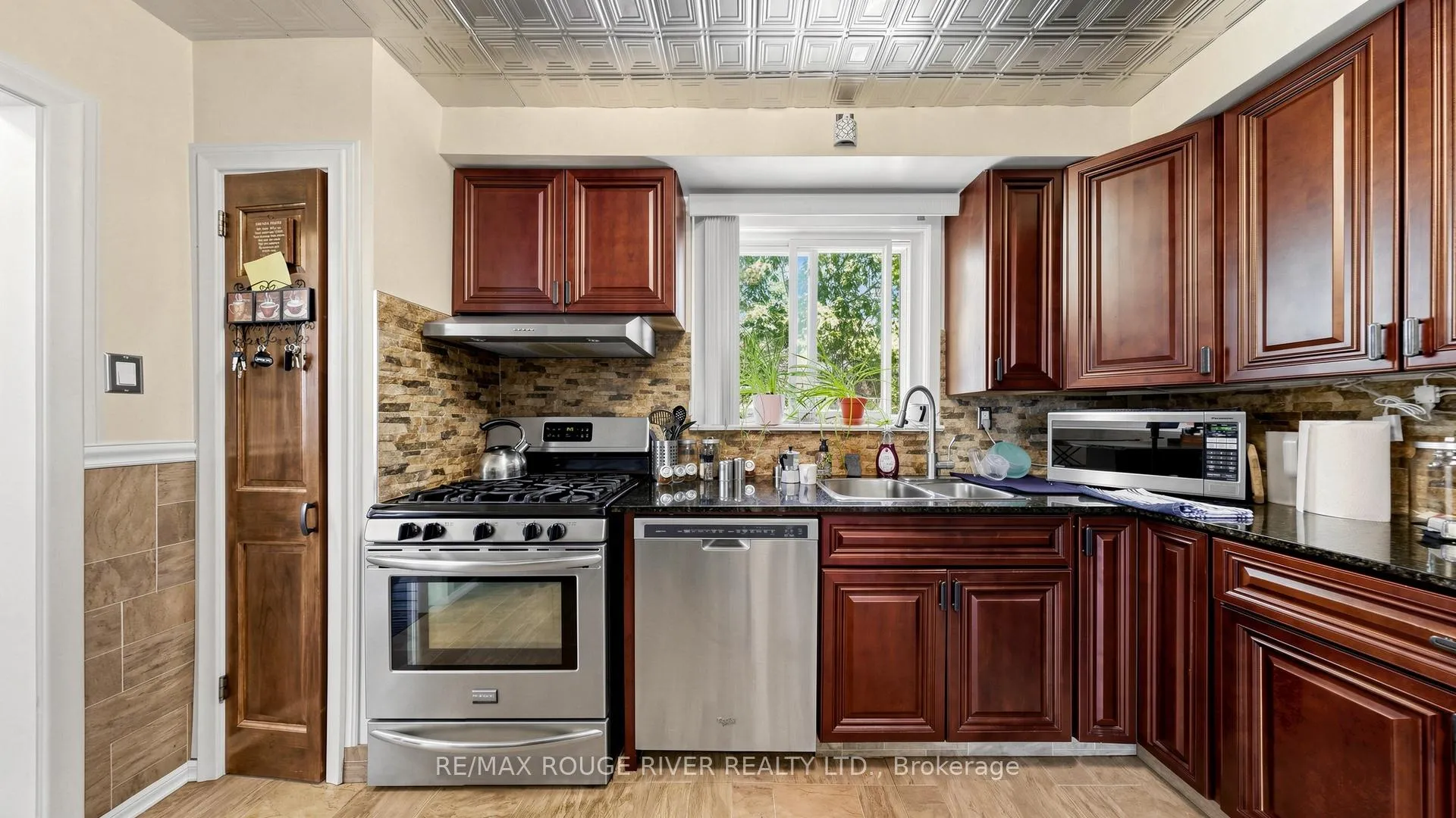 Photo 31 of 263 Oak Park Avenue, Toronto, Woodbine-Lumsden — HOMEH