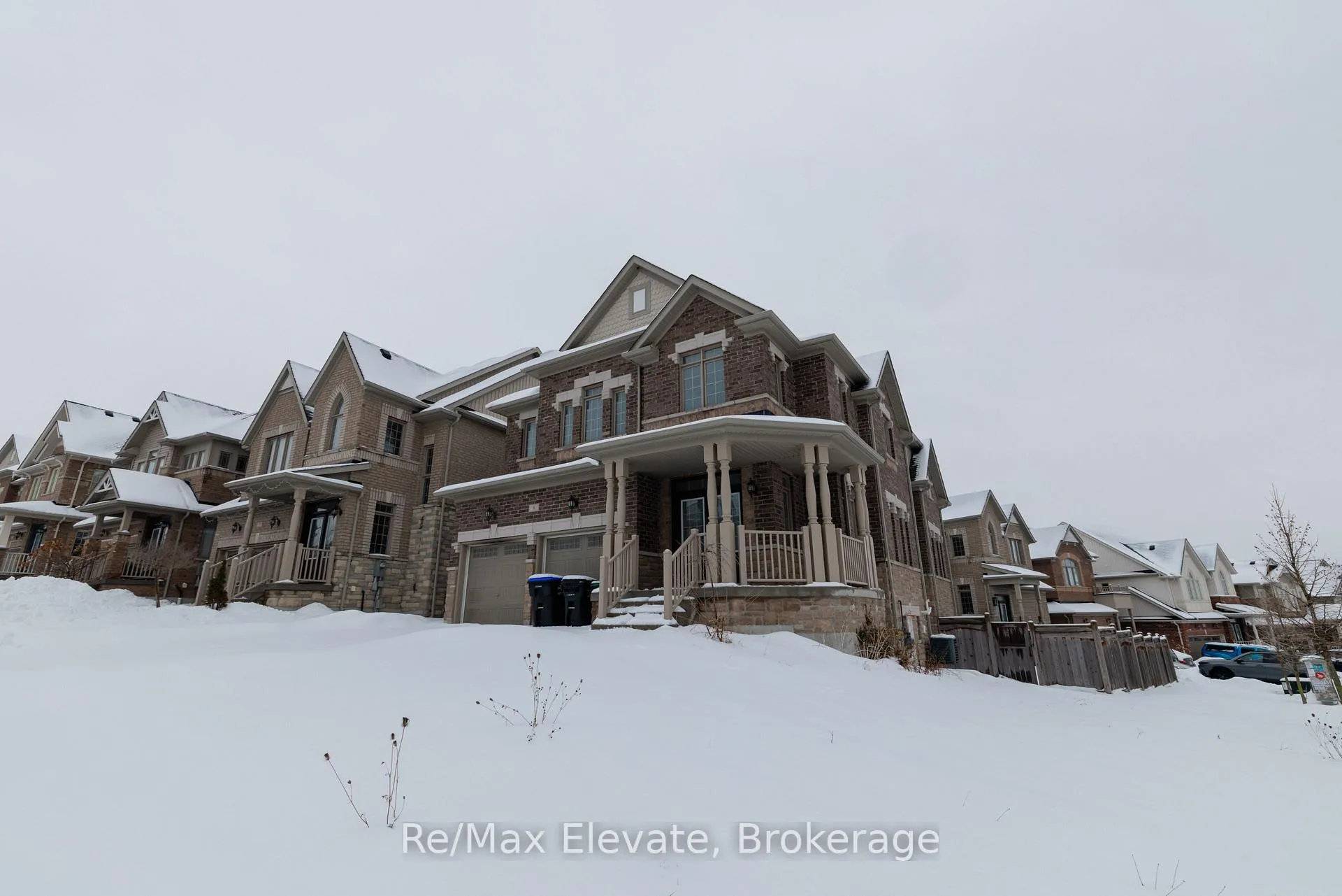 Photo 2 of 9 Janes Crescent, New Tecumseth, Alliston — HOMEH