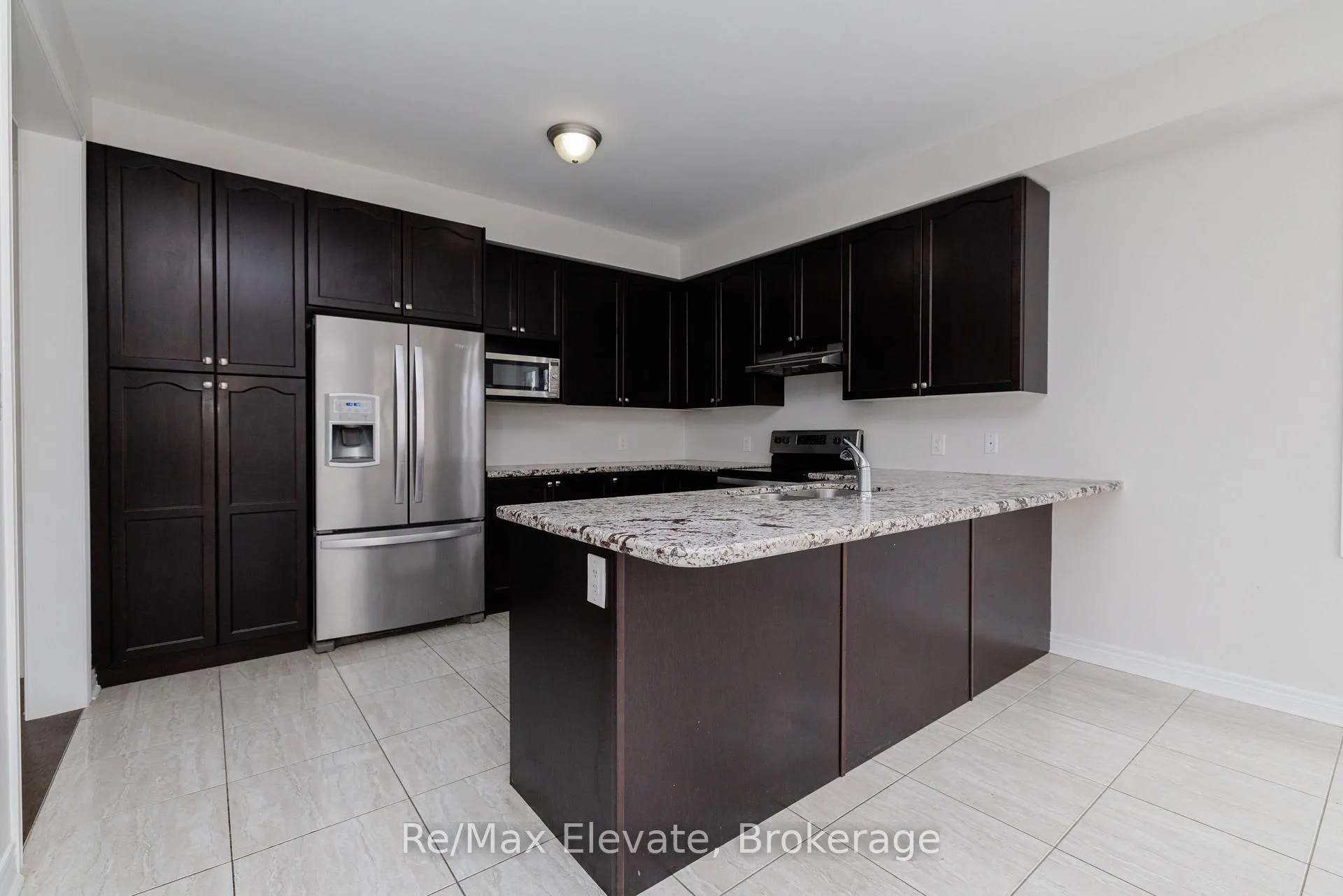 Photo 5 of 9 Janes Crescent, New Tecumseth, Alliston — HOMEH