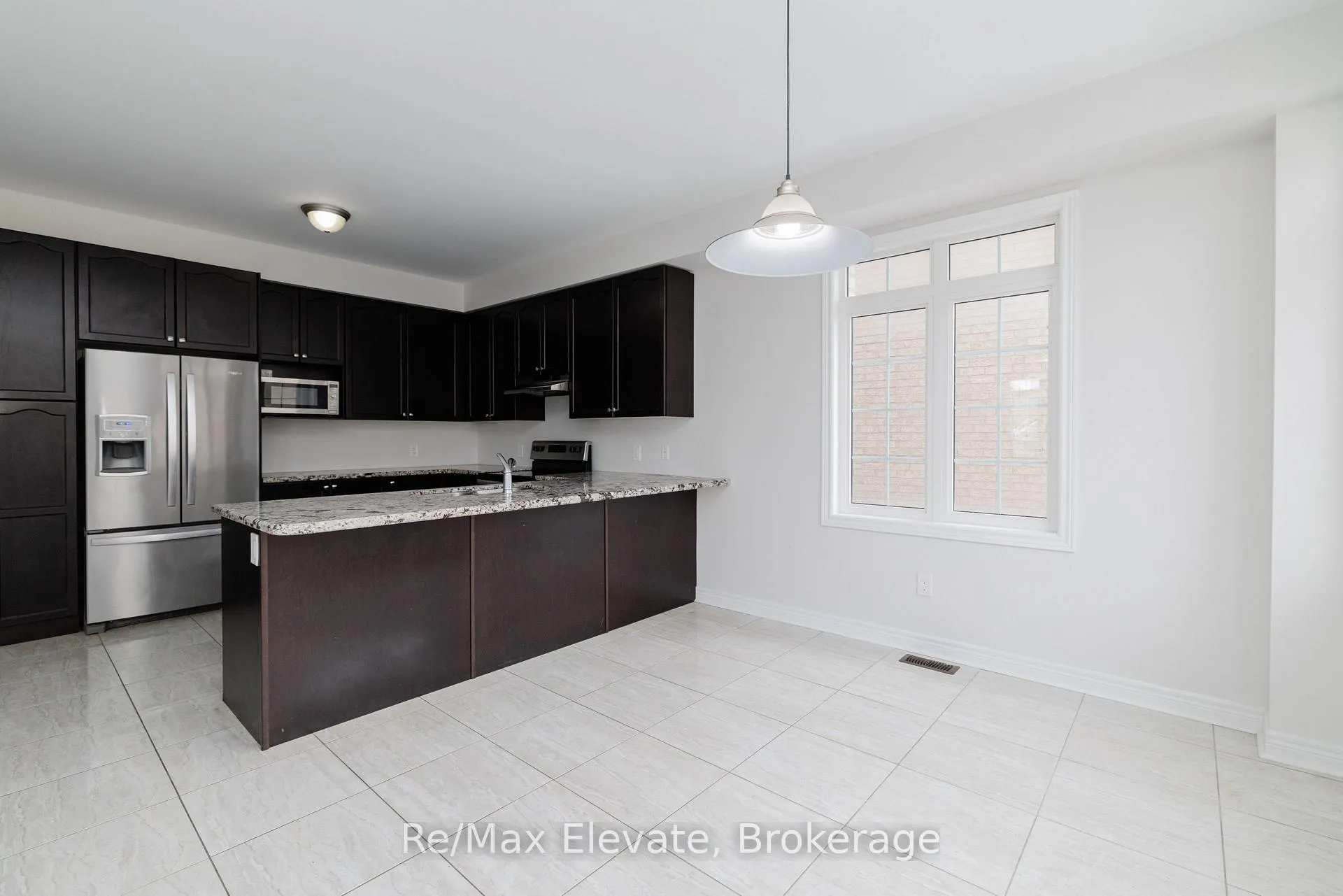 Photo 6 of 9 Janes Crescent, New Tecumseth, Alliston — HOMEH