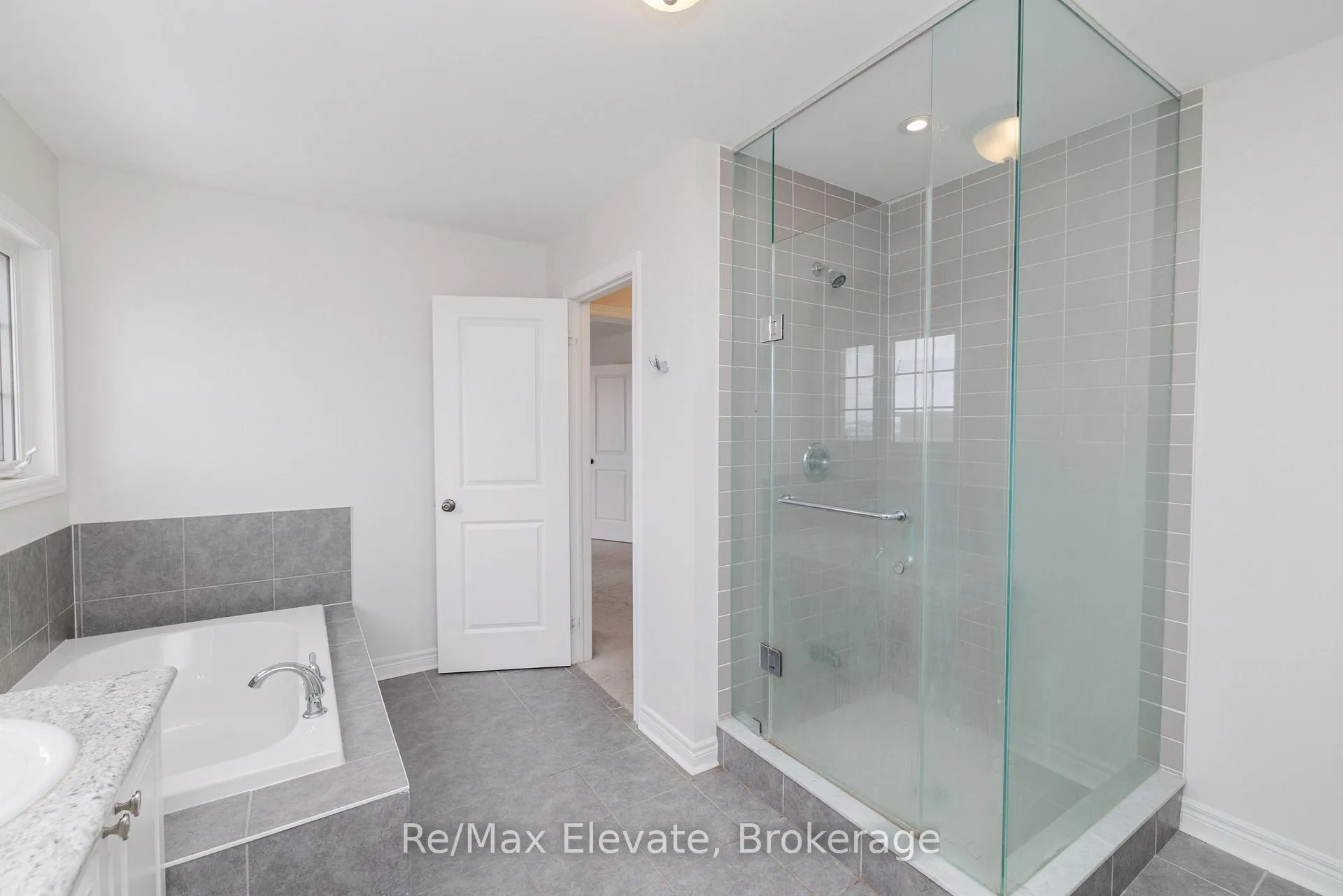 Photo 19 of 9 Janes Crescent, New Tecumseth, Alliston — HOMEH